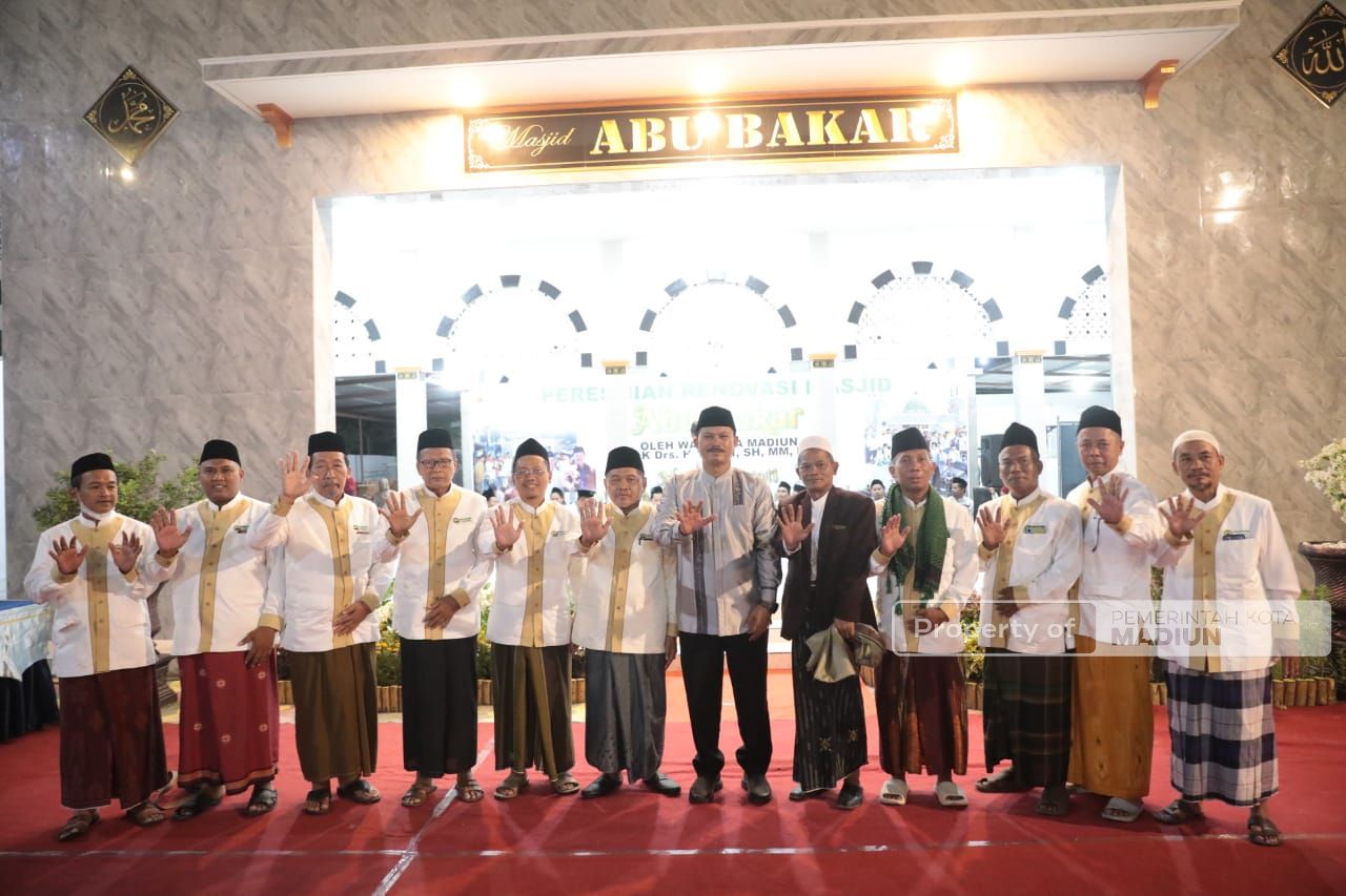 Foto 12 dari 13: Resmikan Masjid Abu Bakar, Wali Kota Harap Bawa Keberkahan Bagi Sekitar