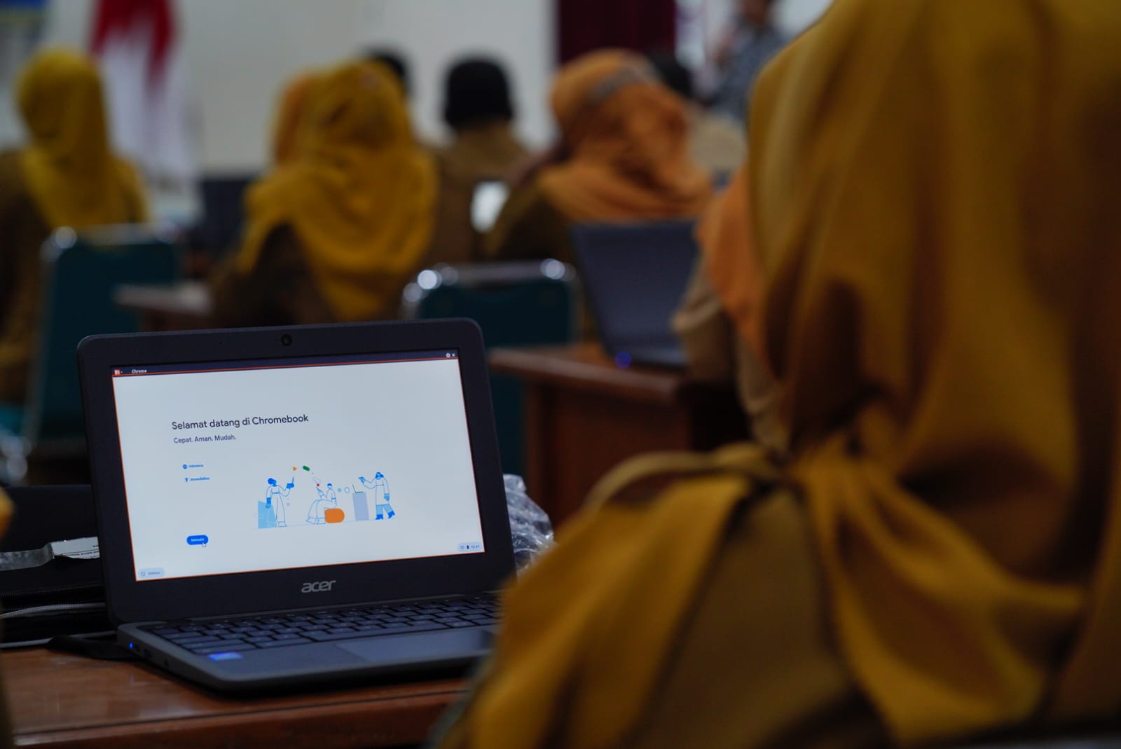 Foto 4 dari 5: Agar Penggunaan Chromebook Optimal, Pemkot Datangkan Ahli Gelar Pelatihan untuk Guru