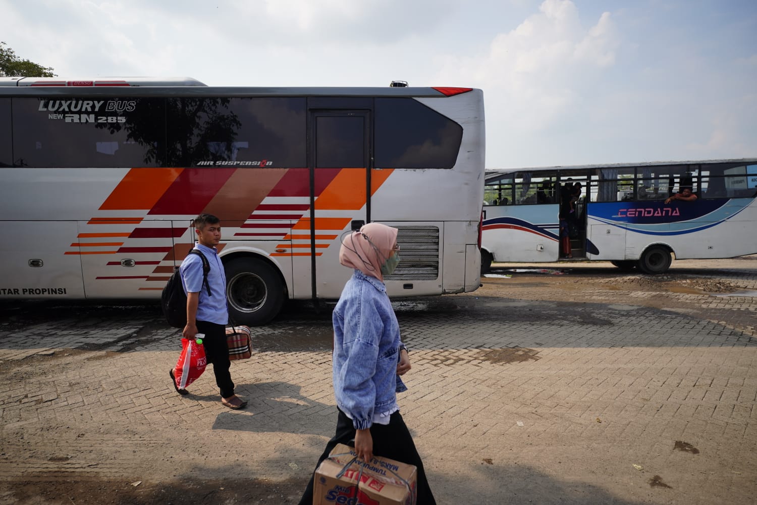 Foto 5 dari 10: Hari Terakhir Cuti Bersama Lebaran, Situasi Terminal Purbaya Dipadati Pemudik