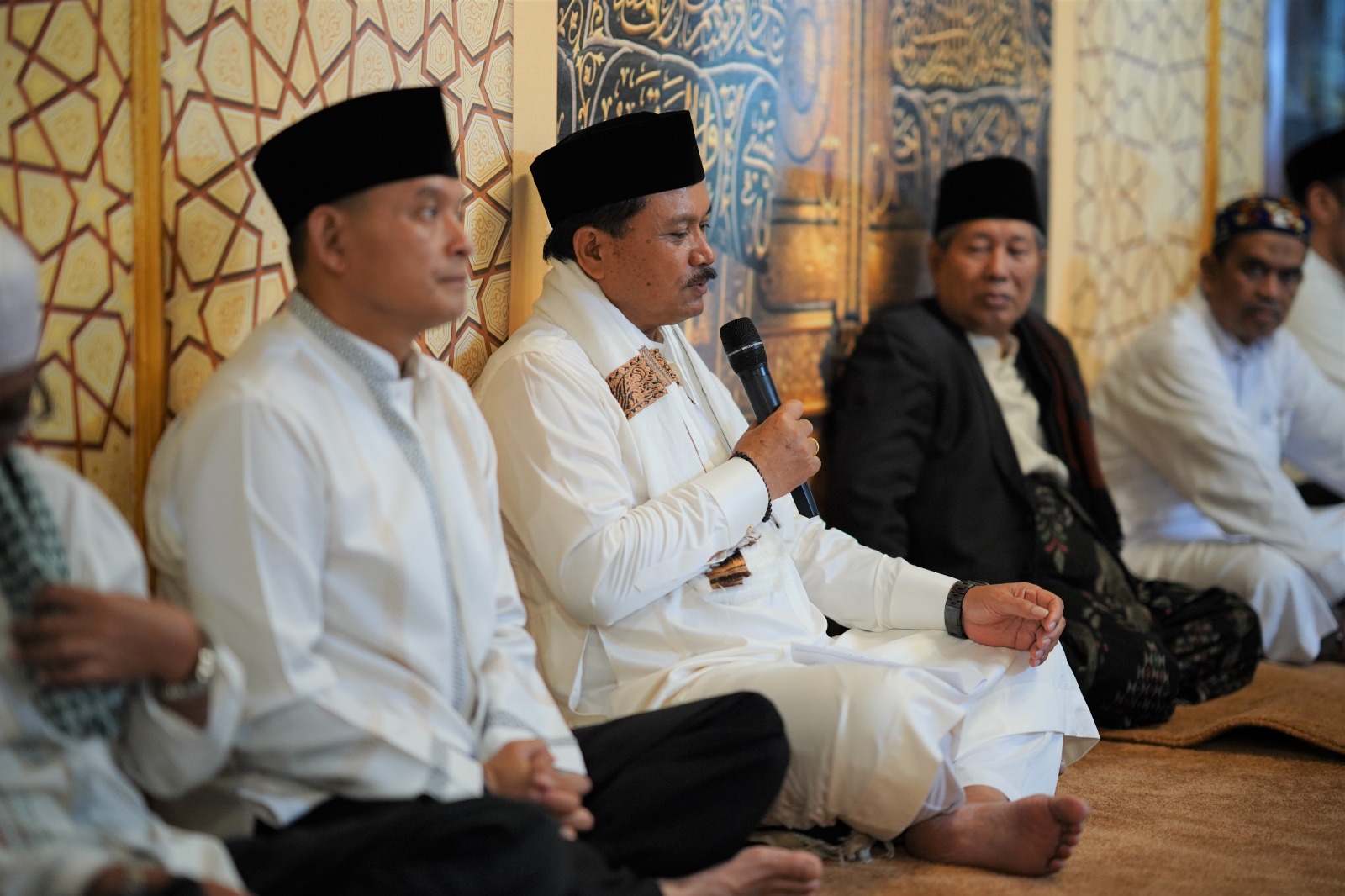 Foto 4 dari 10: Peringati Nuzulul Quran, Wali Kota Juga Salurkan Bantuan Pangan