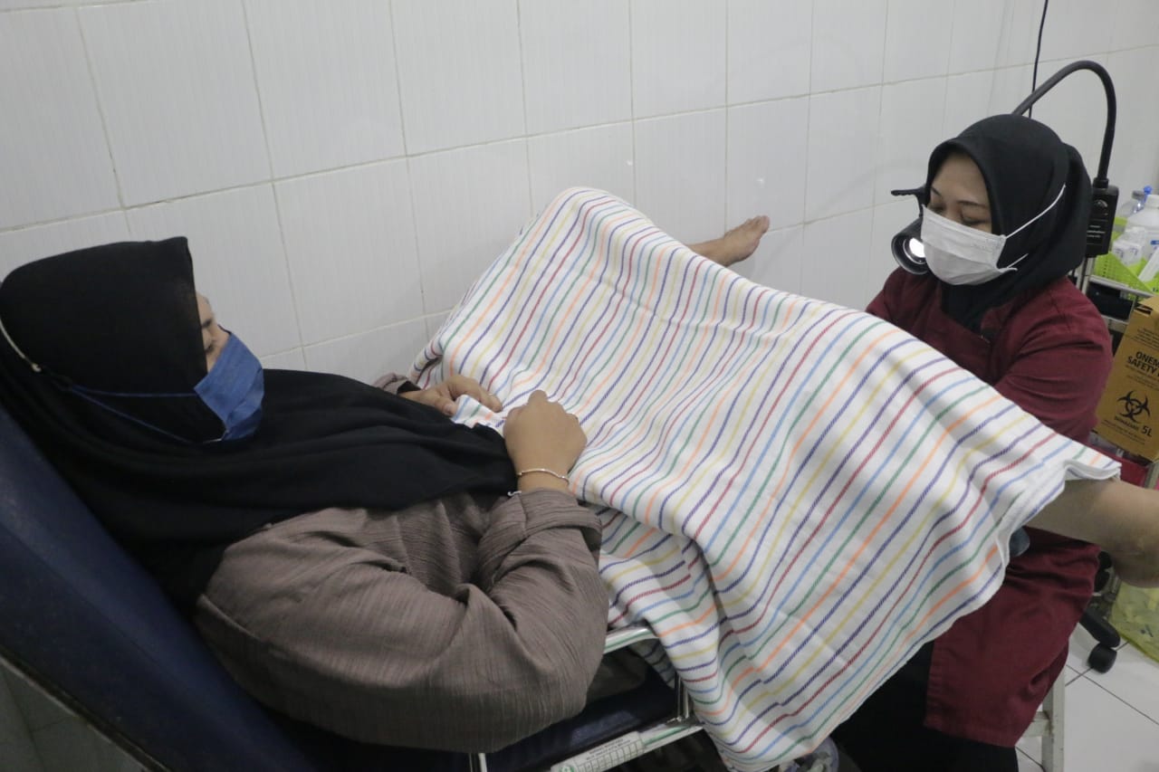 Foto 3 dari 6: Deteksi Dini Kanker Serviks, Puskesmas Manguharjo Gelar Pemeriksaan IVA