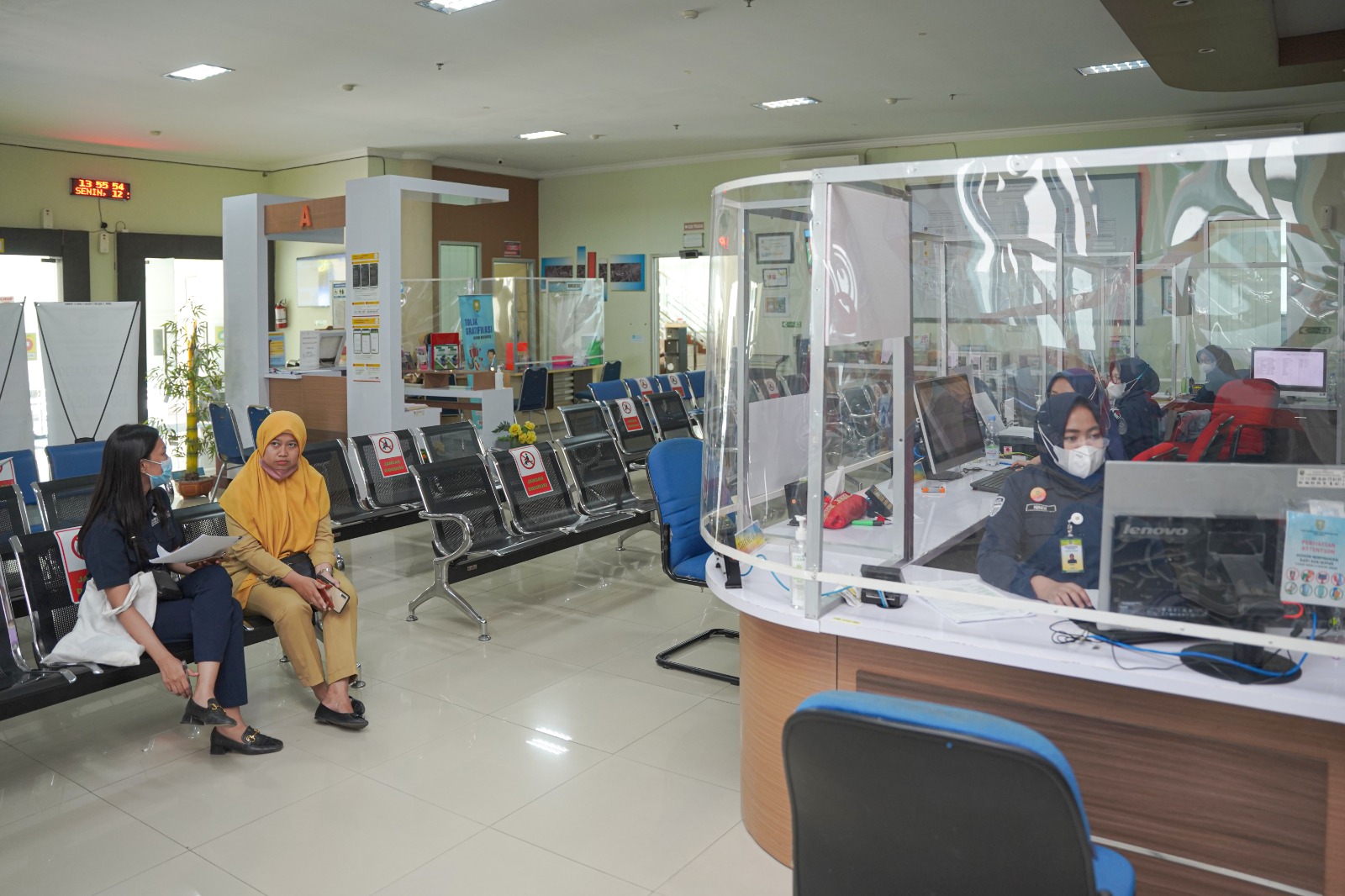 Foto 1 dari 4: Seperti Tahun Lalu, Dispendukcapil Kota Madiun Tetap Buka Layanan Libur Lebaran Ini