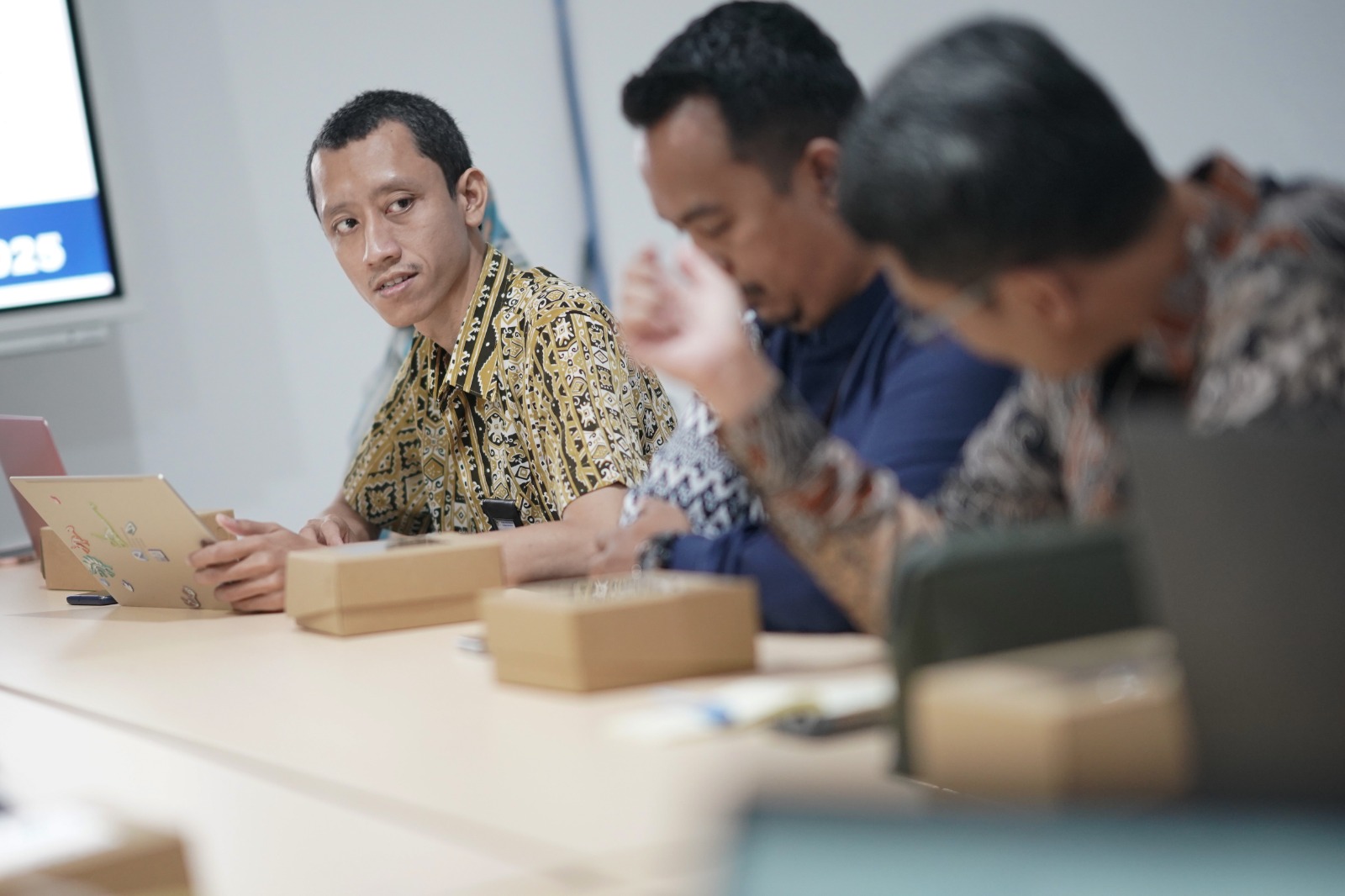 Foto 3 dari 5: Tertarik Layanan Internet Gratis Profit M-Tech, Tim Kemenko Bidang Perekonomian Kunjungi Kota Madiun