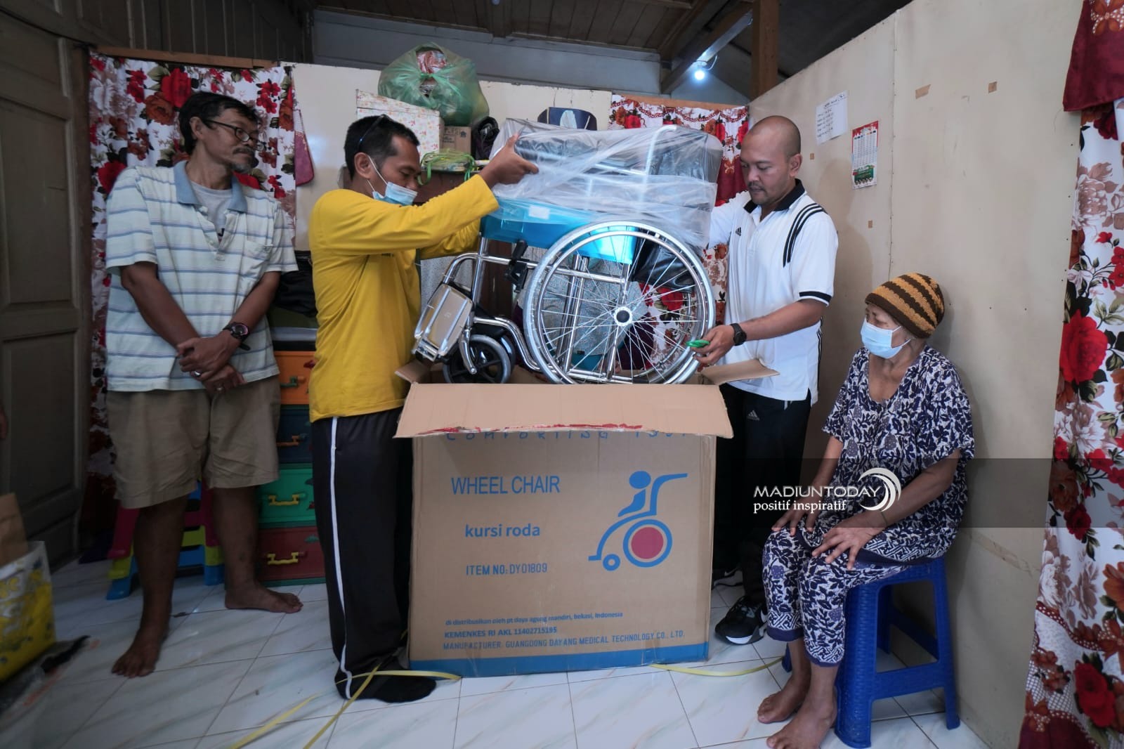 Foto 6 dari 9: Fasilitasi Alat Bantu Layak Bagi Disabilitas, Pemkot Madiun Berikan Empat Kursi Roda Baru untuk Warga