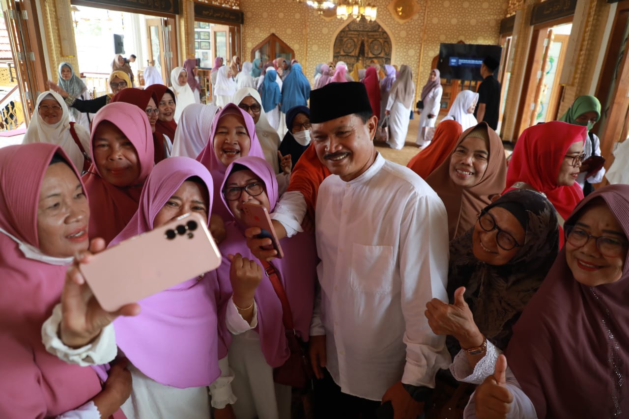 Foto 10 dari 12: Sambut Bulan Suci Ramadan, Wali Kota Gelar Pengajian di Pondok Abi Bahrun