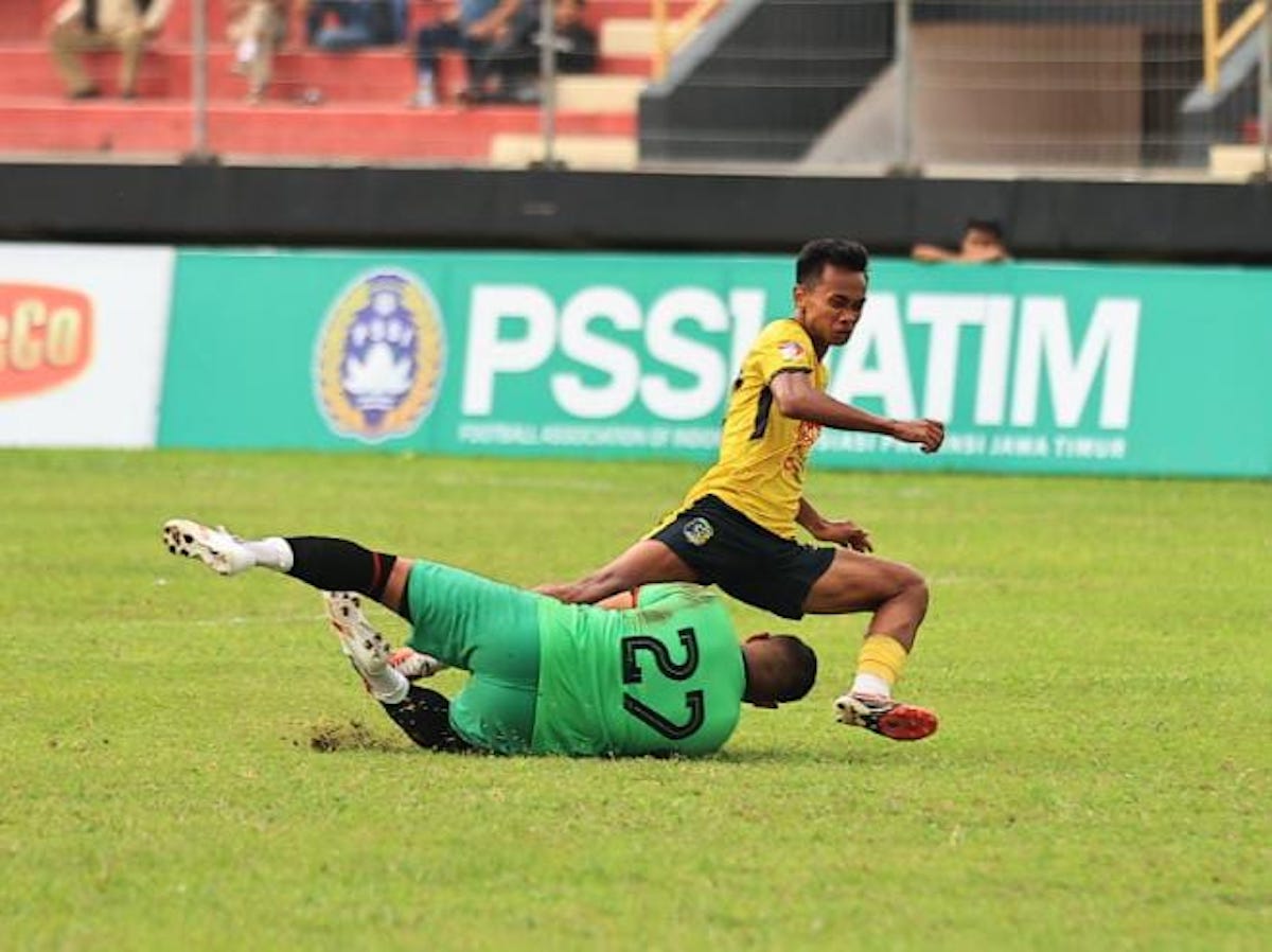 Foto 10 dari 11: Derby Tensi Tinggi, PSM Tekuk Persinga 2-1