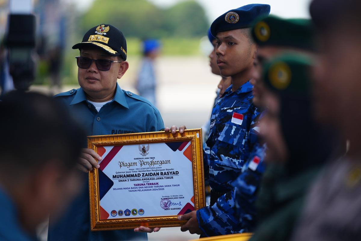 Foto 4 dari 14: Hadiri Pembaretan Taruna-Taruni SMAN Taruna se-Jawa Timur, Pj Wali Kota: Ini Modal Besar Menapaki Proses Pendidikan Selanjutnya