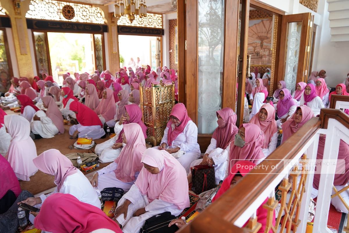 Foto 9 dari 9: Hadiri Pengajian Janda Paruh Baya Khoirun Nisa, Wali Kota Paparkan Perkembangan Pondok Lansia