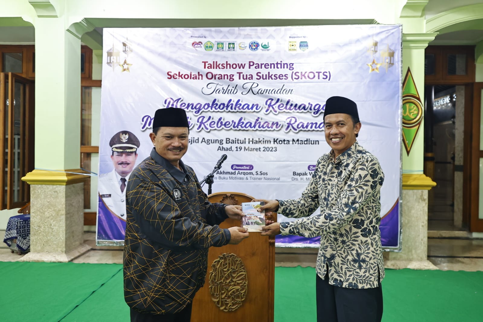 Foto utama berita: Hadiri Tarhib Ramadhan Di Masjid Baitul Hakim, Wali Kota : Kokohkan Keluarga Untuk Meraih Berkah Di Bulan Suci