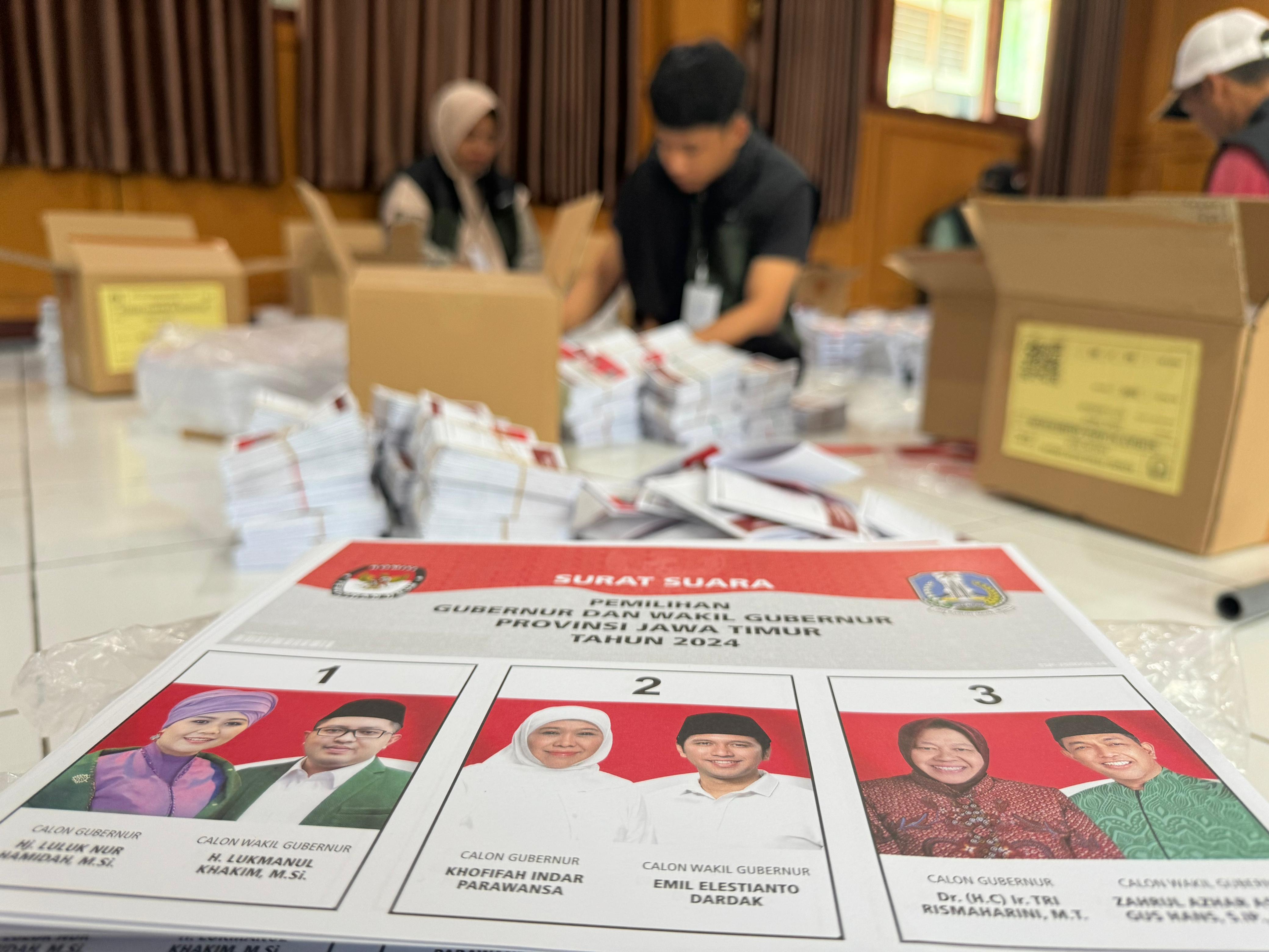 Foto 1 dari 4: Surat Suara Pilgub Sudah Tiba, KPU Kota Madiun Langsung Gelar Sortir Lipat Hitung