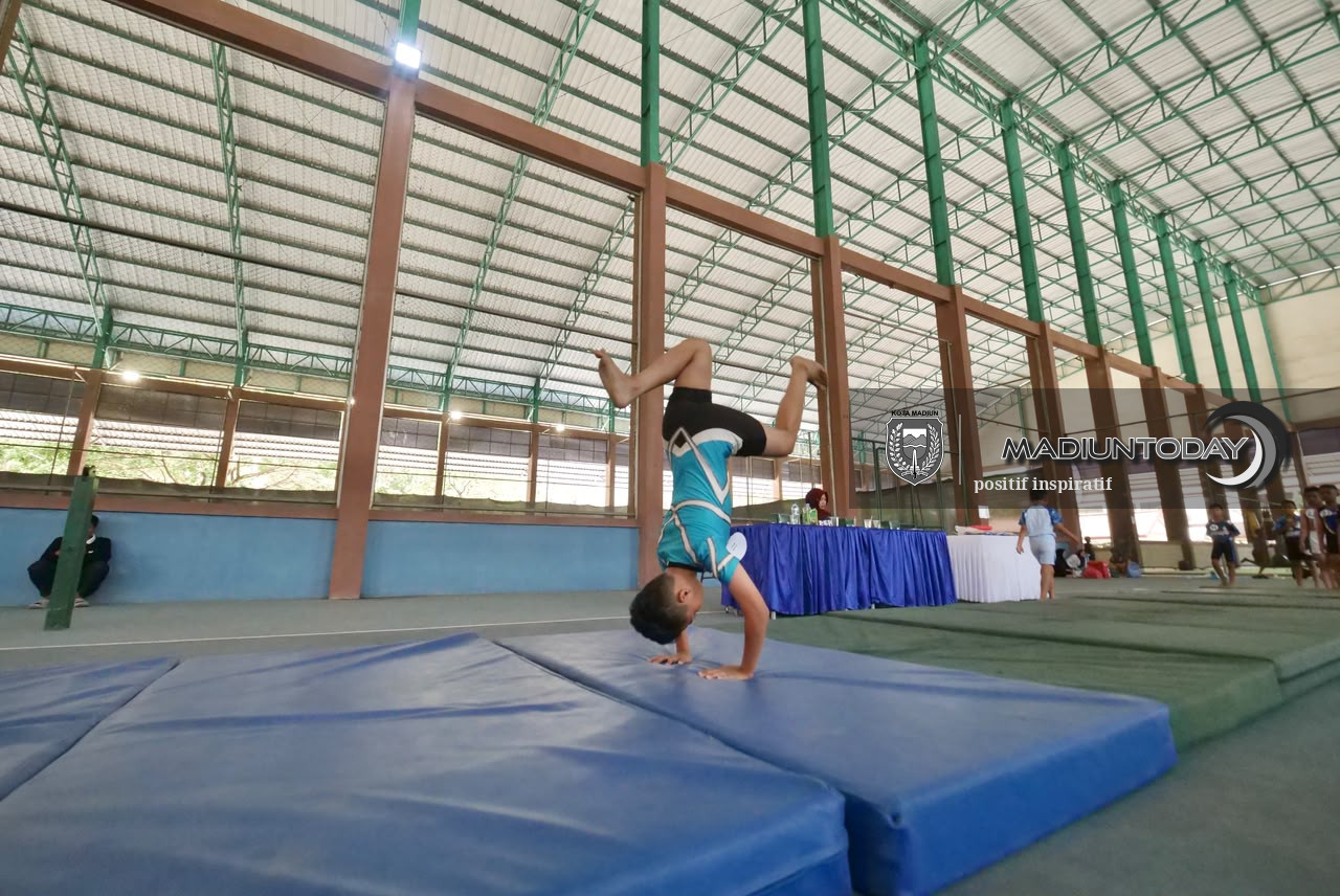 Foto 12 dari 13: Puluhan Pesenam Muda Kota Madiun Unjuk Aksi di Kejurkot Gymnastic 2026