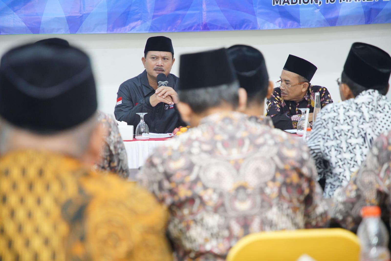 Foto 4 dari 6: Hadiri Pengukuhan Pengurus BWI Kota Madiun, Wali Kota Amanatkan Bantu Masjid yang Belum Diwakafkan