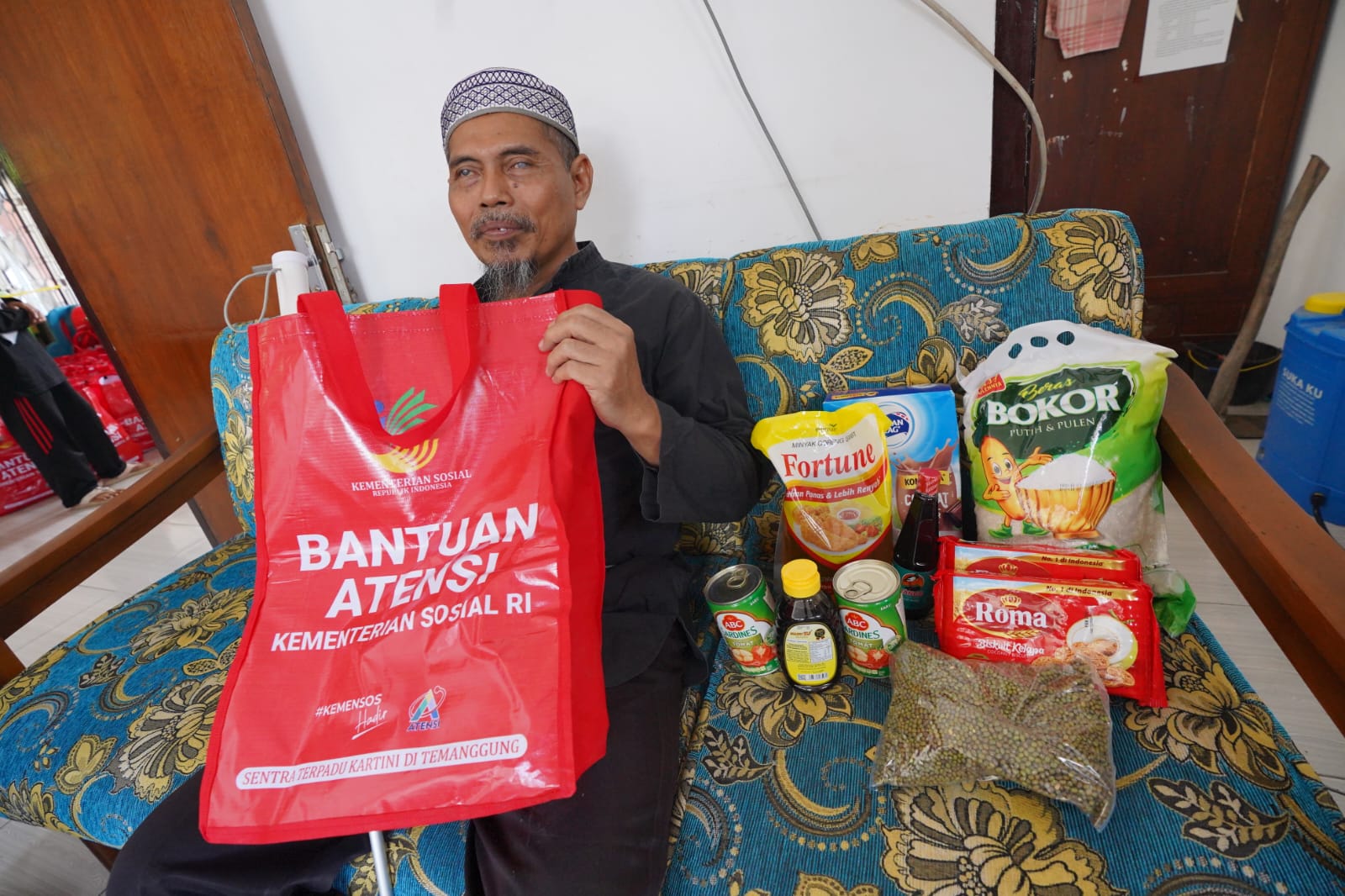 Penyerahan Bantuan Kemensos Berlanjut, Hari Ini 345 PPKS Terima Bantuan Sembako
