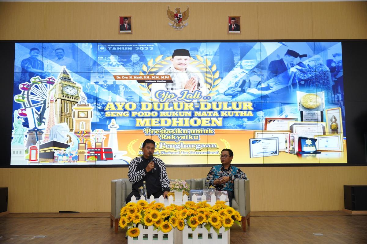Foto utama berita: Sarasehan HUT LPPL Radio Suara Madiun, Wali Kota: Jangkauan Pendengar Radio Harus Semakin Diperluas