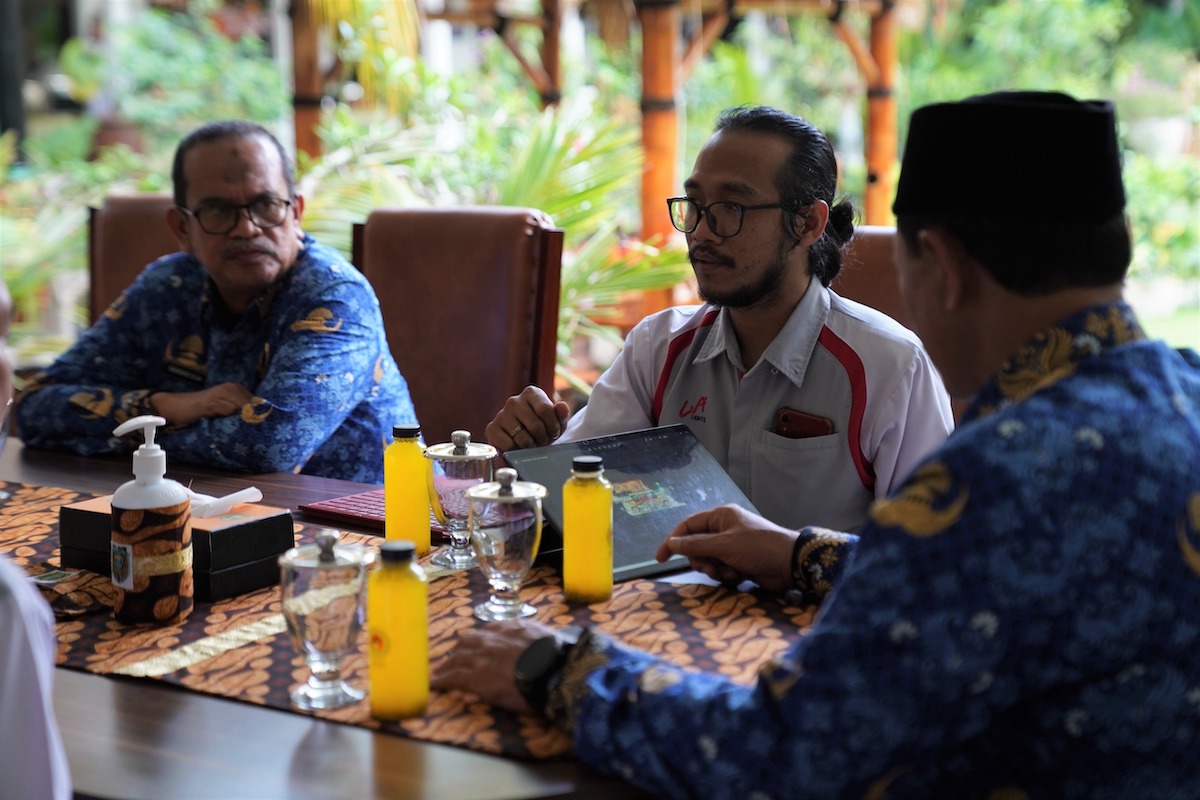 Foto 2 dari 6: Tambah Daya Tarik PSC, Djarum 76 Beri CSR VW Bermural