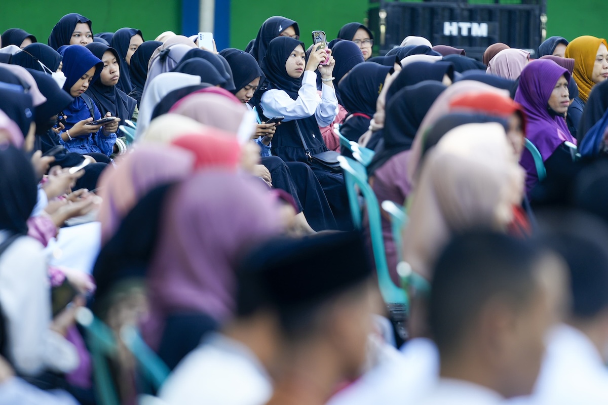 Foto 5 dari 8: Hadiri Pengajian Ahad Wage di SMKN 3, Wali Kota Madiun: Allah Pasti Mendengar Semua Doa