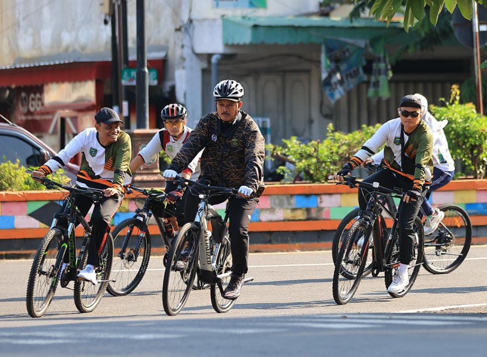 Beri Pembinaan Pejabat Pemda Usai Gowes Bersama, Wali Kota Pesan Jaga Kesehatan Agar Pelayanan Makin Prima
