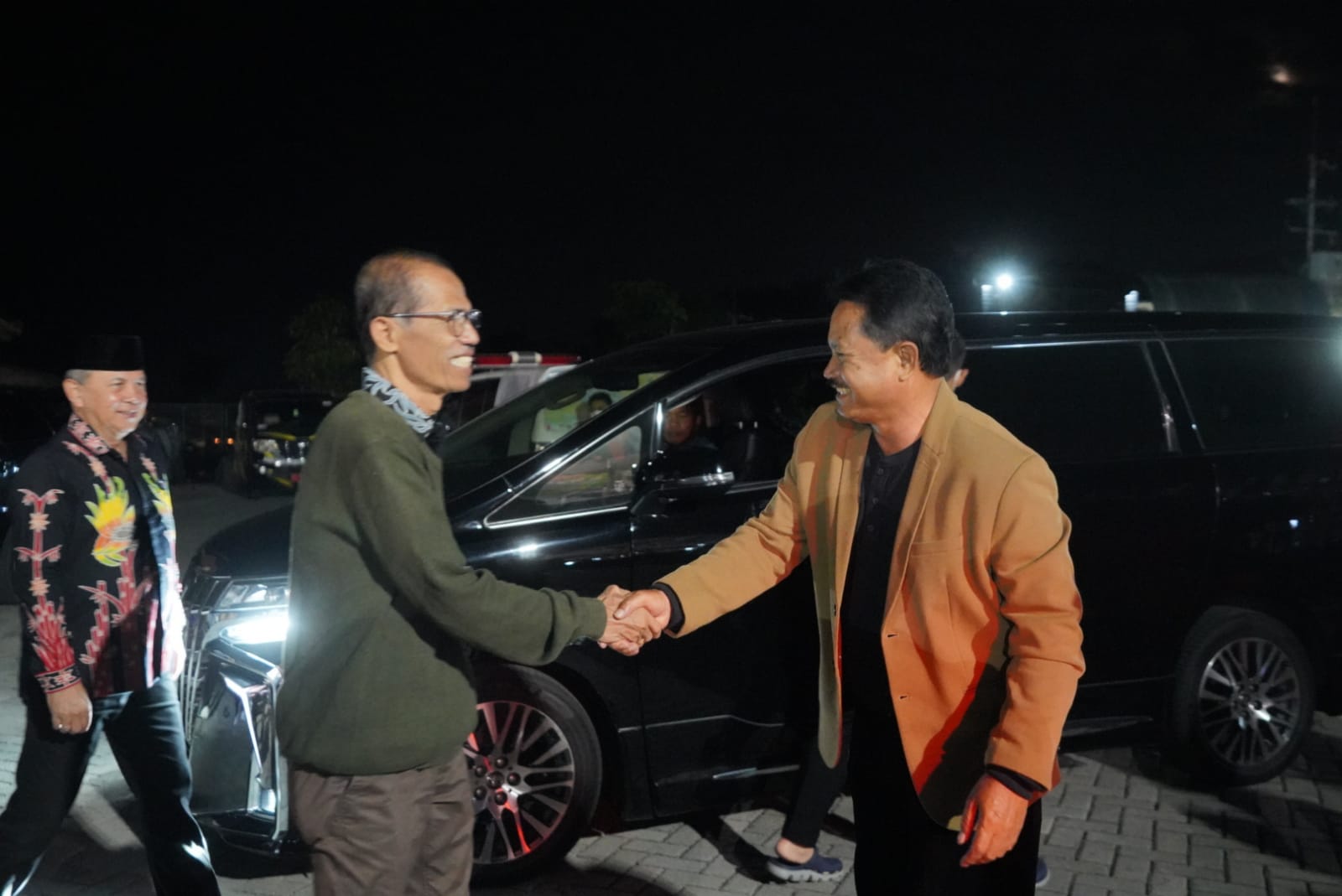 Foto 13 dari 13: Hadiri Pagelaran Wayang Kulit Hari Jadi Magetan, Wali Kota: Sekaligus Ajang Promosi Destinasi Wisata
