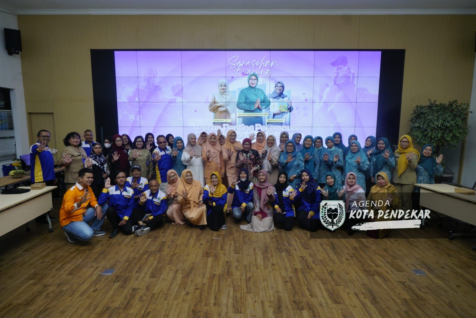 Foto 9 dari 17: Tingkatkan Peran Perempuan Dalam Ketahanan Keluarga, Diskominfo Gelar Sarasehan Bersama Ketua TP PKK Dan Influencer