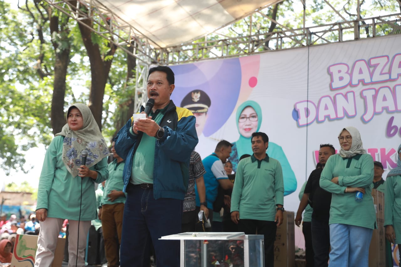 Foto 21 dari 28: Jalan Santai Bersama Warga Taman, Wali Kota : Perayaan Ini Untuk Masyarakat
