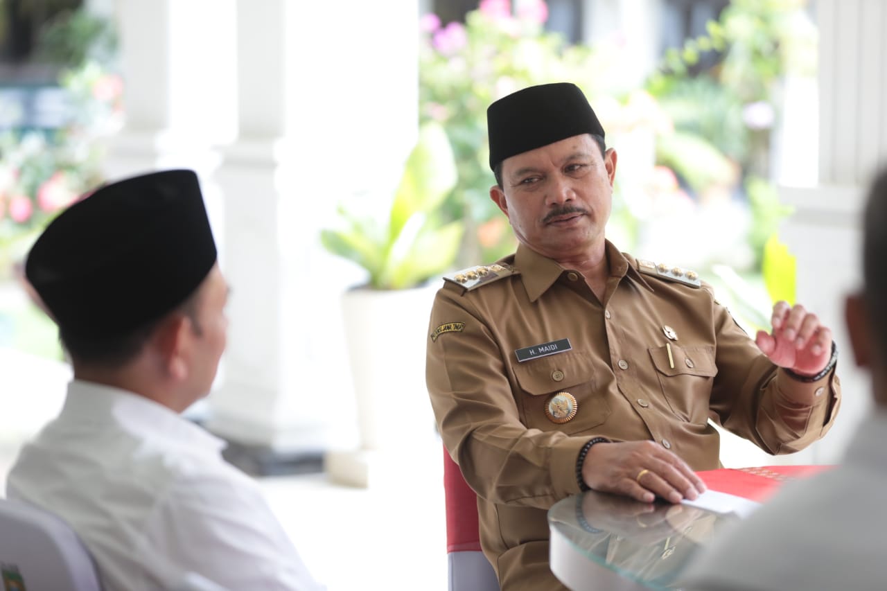 Foto 1 dari 8: Audiensi Dengan Kepala Kemenag, Wali Kota Harap Sinergitas Untuk Bangun Kota