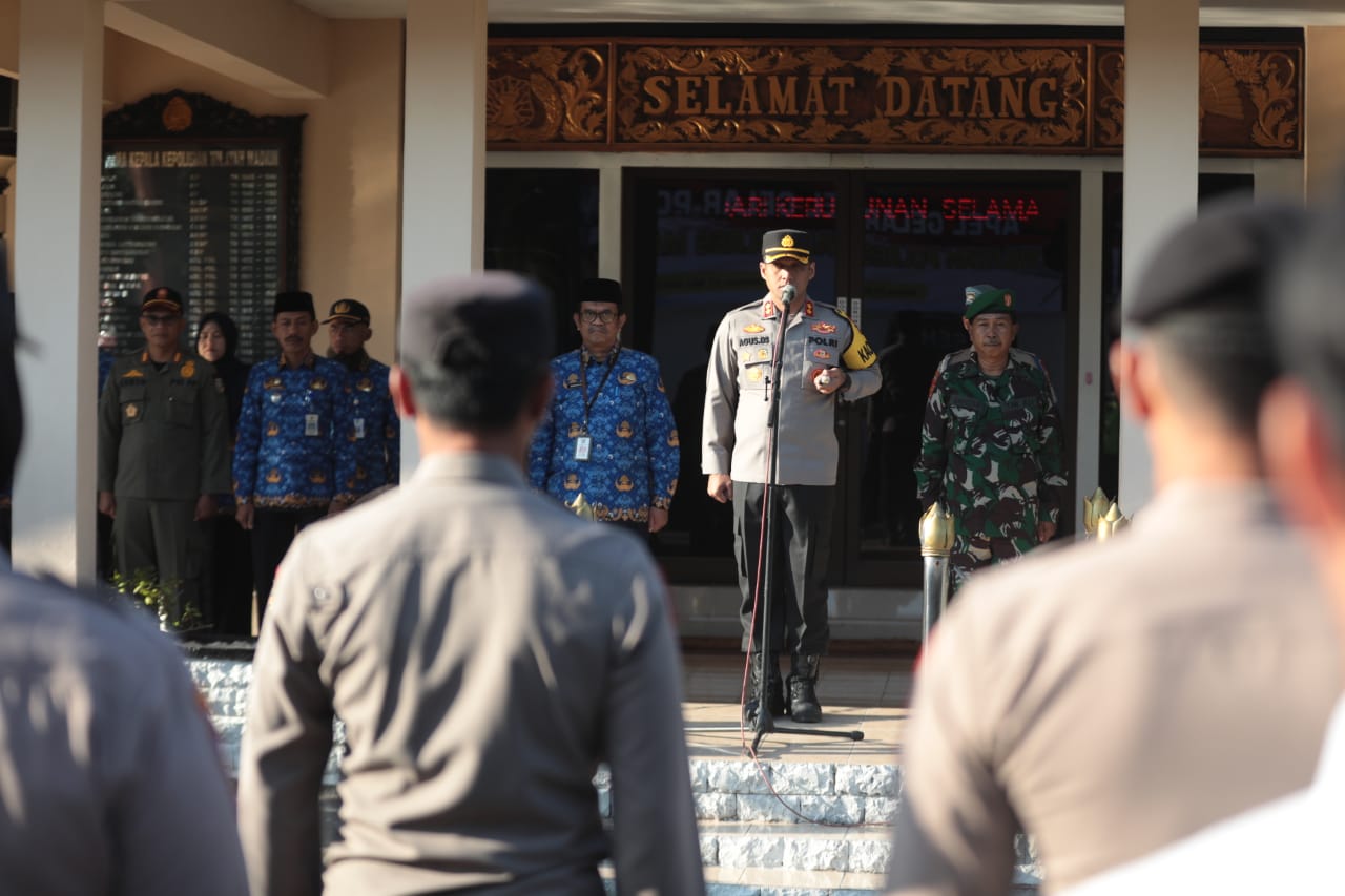 Foto 6 dari 10: Ada Satu Polisi Ditiap RW, Polres Madiun Kota Tugaskan 436 Personil Jadi Polisi RW