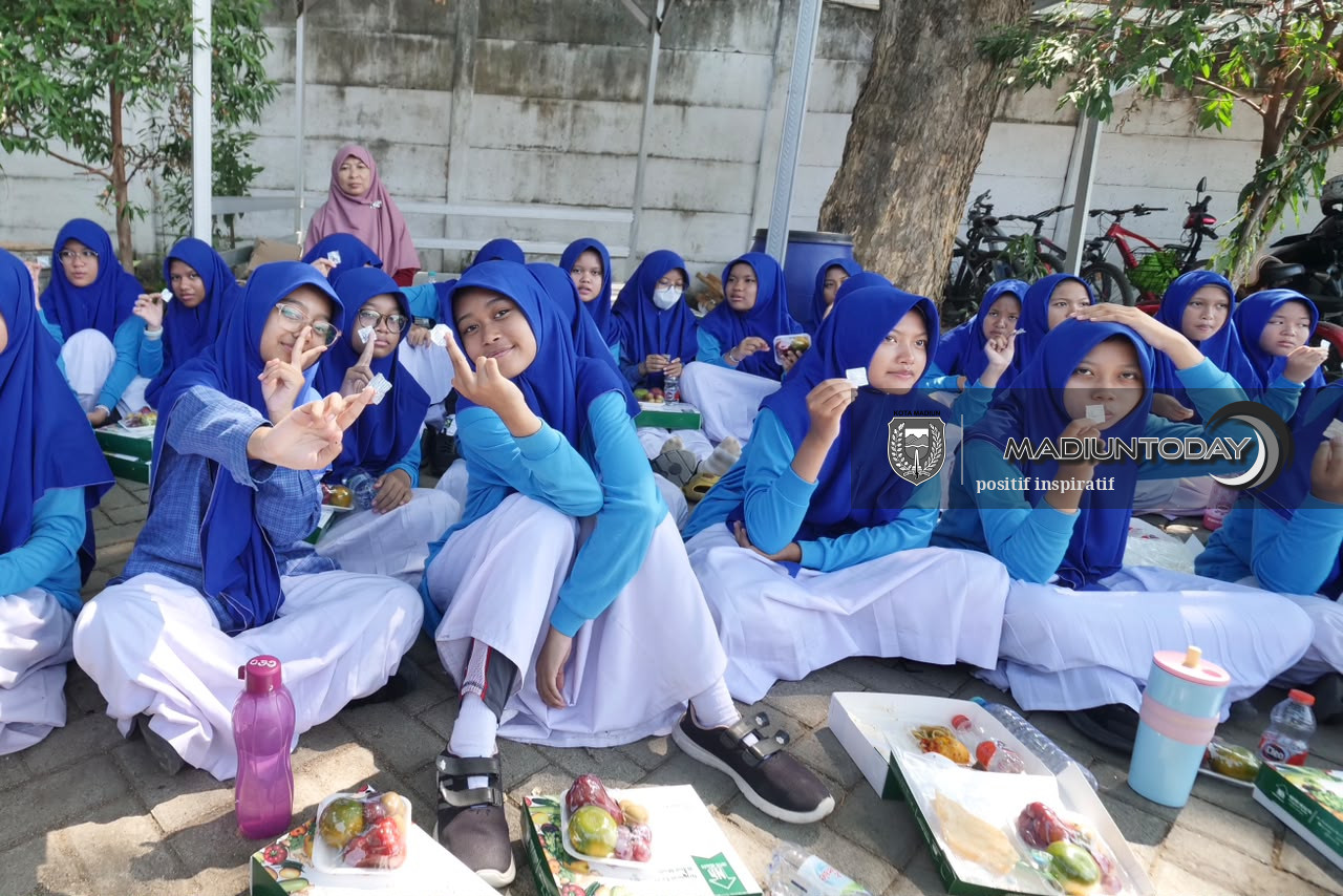 Foto 3 dari 7: Cegah Anemia, Puluhan Siswi di Kota Madiun Didorong Rutin Minum Tablet Tambah Darah