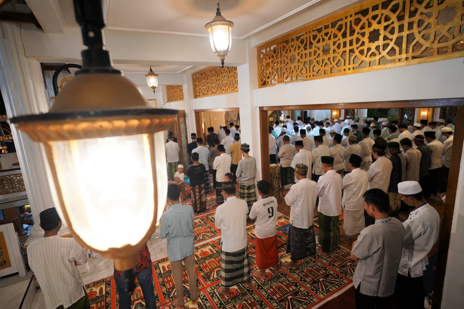 Foto 8 dari 10: Peringati Nuzulul Quran, Wali Kota Juga Salurkan Bantuan Pangan