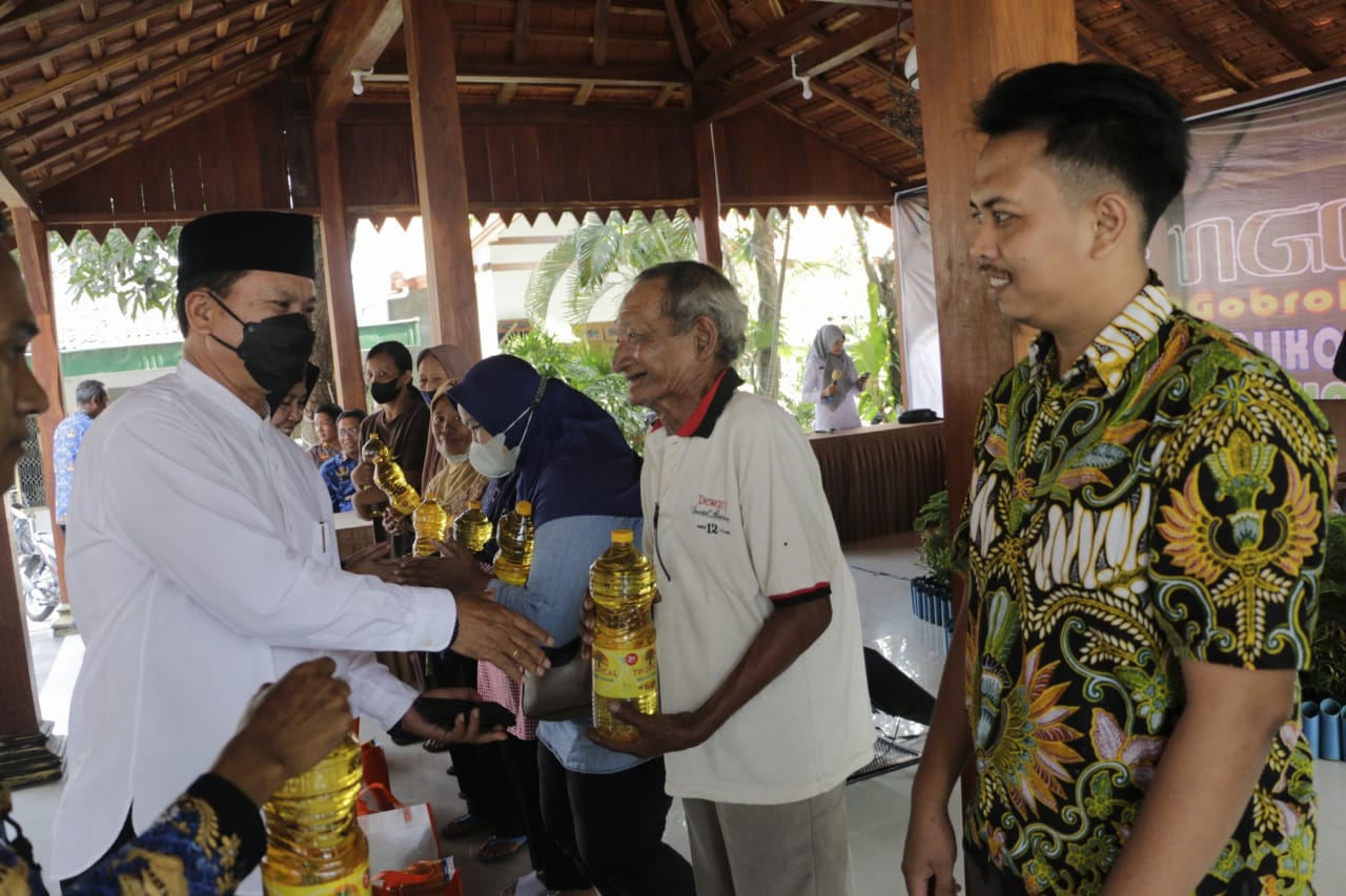 Foto 1 dari 6: Gelar Ngopi Ireng Di Oro-oro Ombo, Wali Kota Imbau Warga Jaga Kerukunan