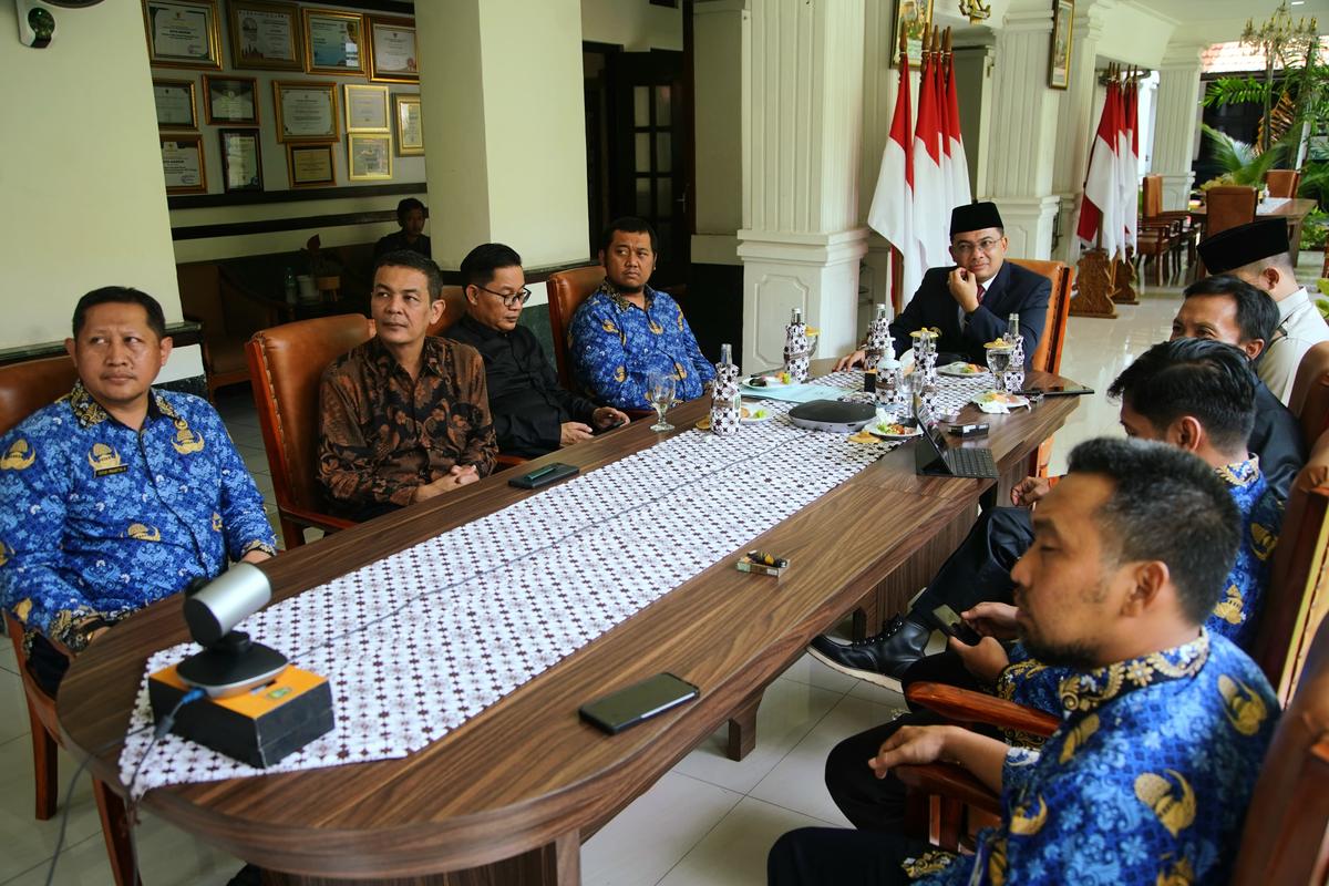 Foto 5 dari 9: Program SJUT Pemkot Madiun-PT FTN Masuk Proker 100 Hari Kementerian Komdigi, Pusat Intens Berikan Pendampingan dan Konsultasi
