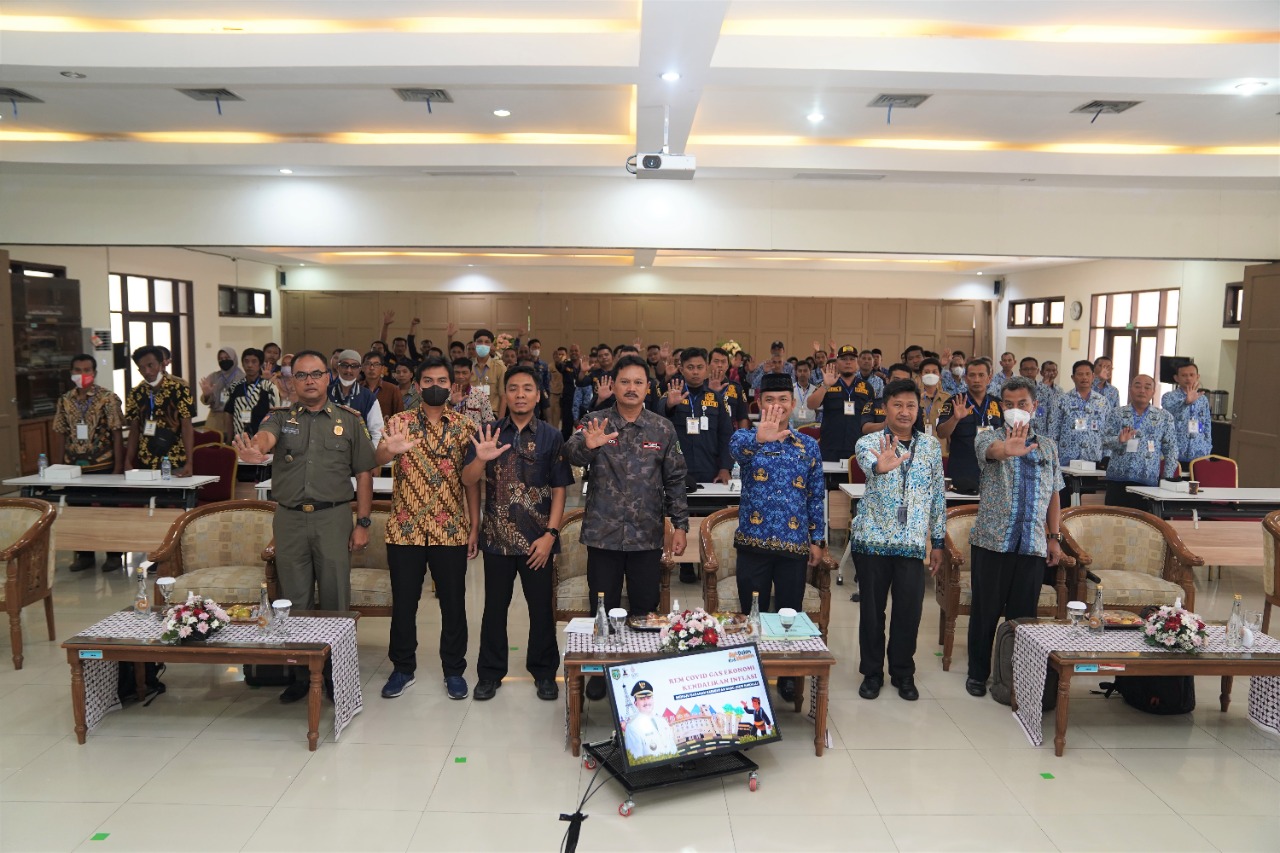 Foto 10 dari 10: Buka Pelatihan Juru Timbang dan Reparatir, Wali Kota Harap Petugas Kerja Ikhlas dan Cerdas