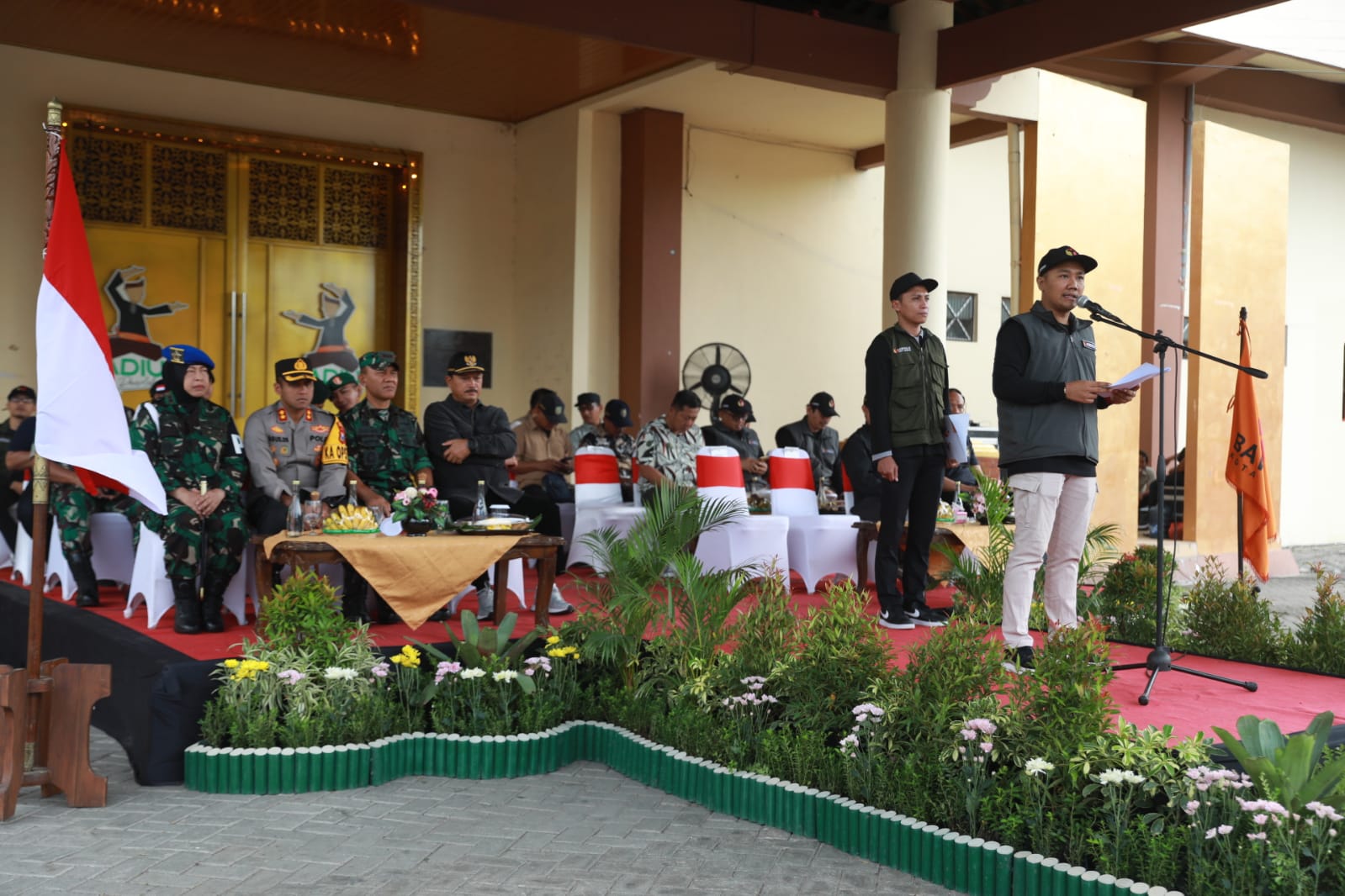 Foto 11 dari 13: Hadiri Apel Siaga Pengawasan Pemilu 2024, Wali Kota: Kota Madiun Ready Semua