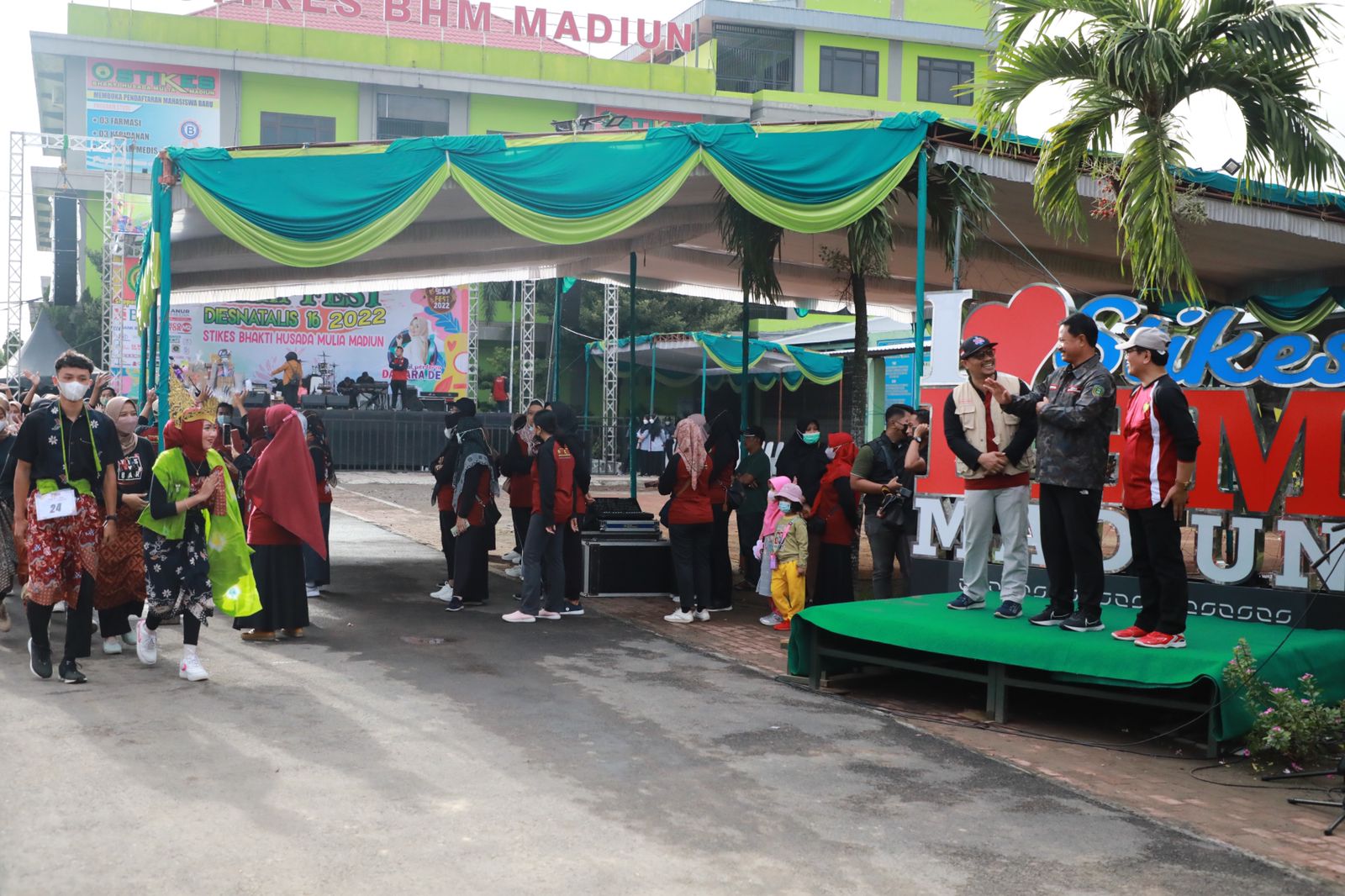 Foto 9 dari 9: Hadiri HUT Stikes Bhakti Husada Mulia, Wali Kota Harap Peningkatan Kualitas Lembaga