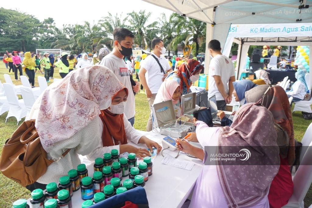Foto 4 dari 8: Kenalkan Kemudahan Investasi Emas, BSI Gelar Roadshow Program Hujan Emas