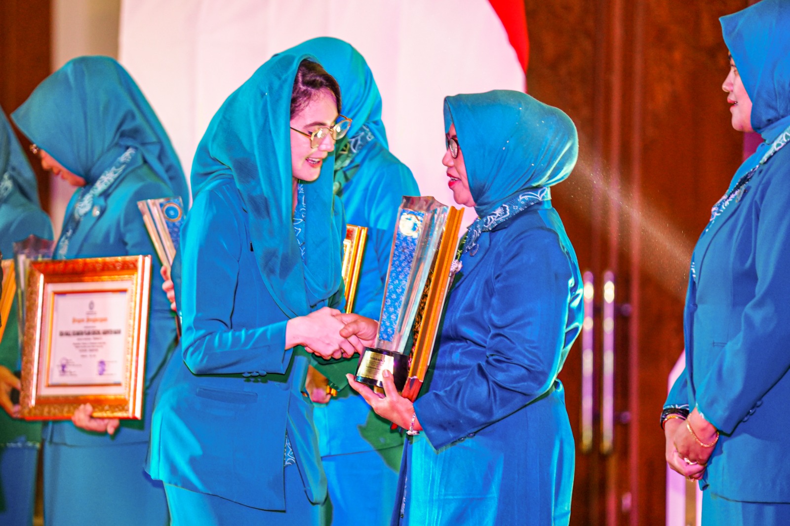 Foto 1 dari 2: Juara Pelaksana Terbaik 10 Program Pokok PKK Tingkat Provinsi Lagi, Kali Ini Kelurahan Manguharjo yang Ukir Prestasi