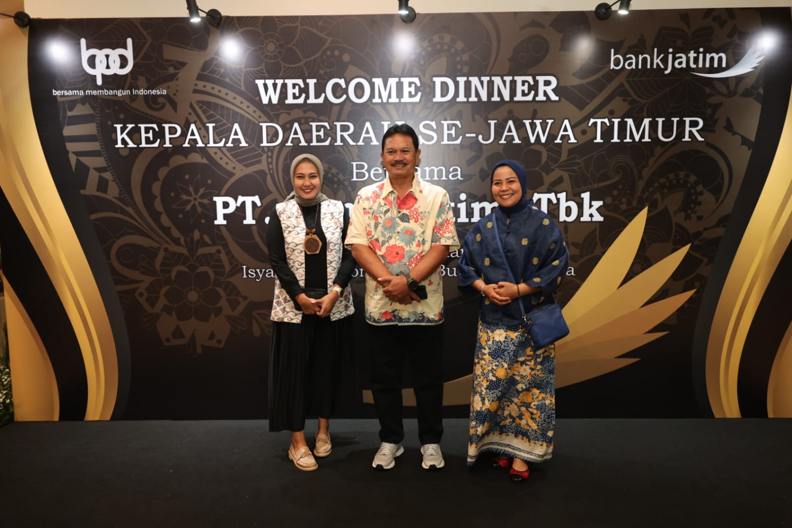 Foto 5 dari 9: Bersama Wagub Emil Dardak, Wali Kota Madiun Hadiri Gala Dinner RUPS Bank Jatim