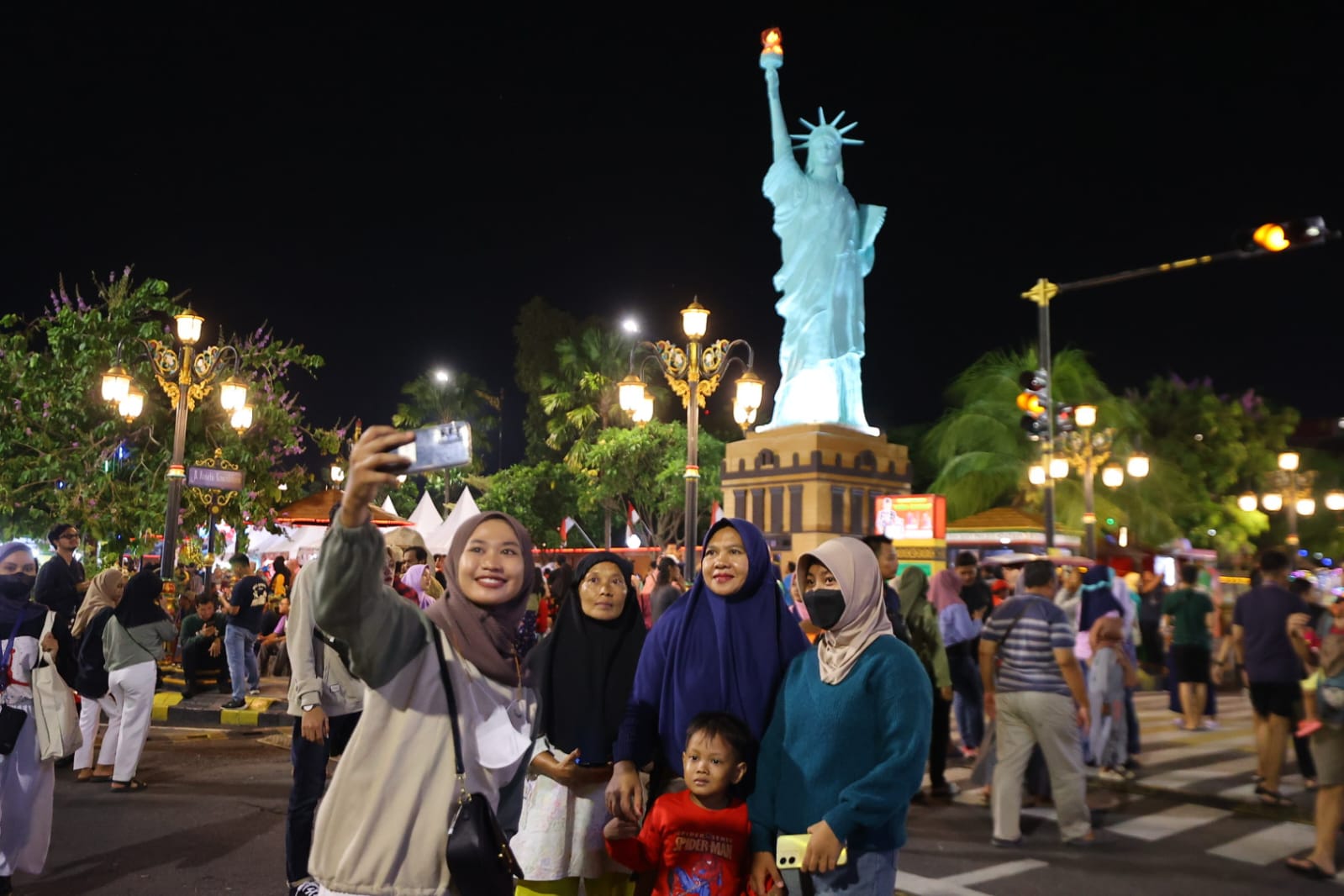 Foto 9 dari 9: Tumplek Blek di Kawasan Wisata Dunia