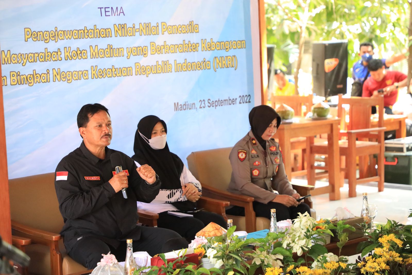 Foto 3 dari 7: Beri Pembinaan Wawasan Kebangsaan di Lapak Obor, Wali Kota Ajak Masyarakat Tanamkan Nilai Pancasila