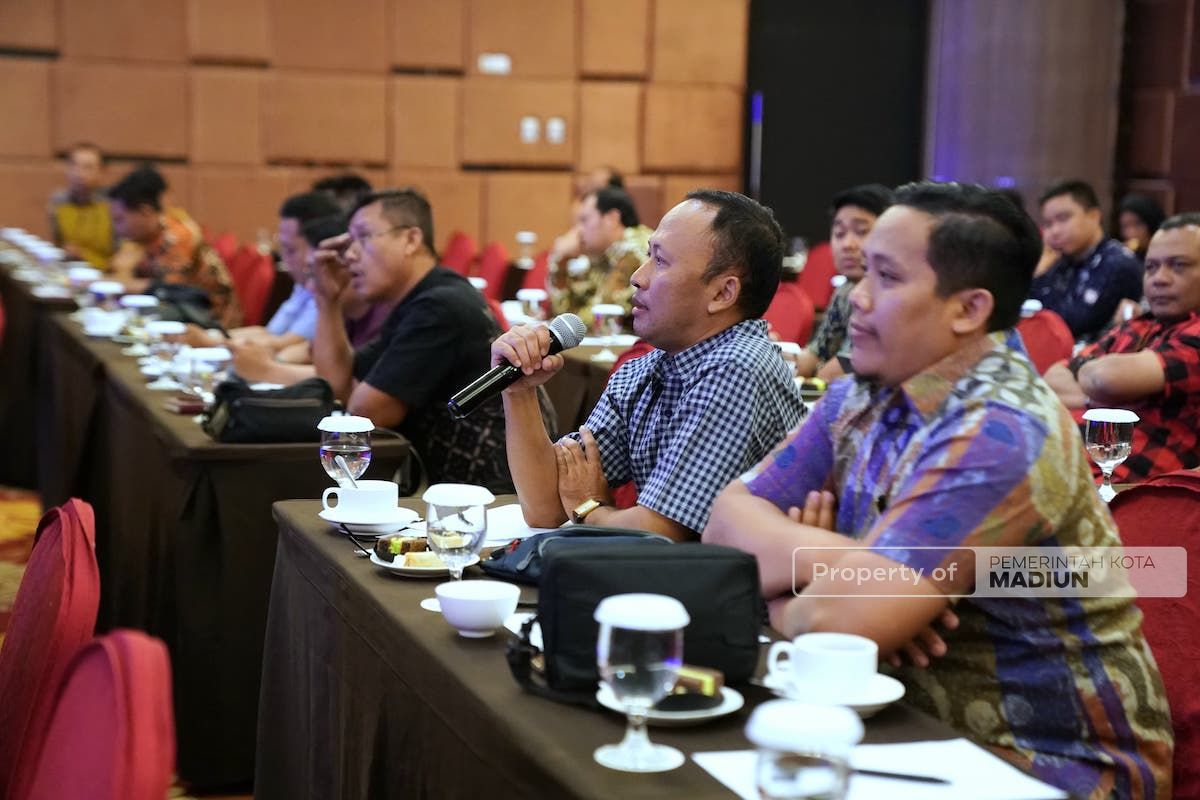 Foto 4 dari 9: Jadi Narsum Bimtek Smart City Pengelolaan Drainase, Wali Kota: Satu Pembangunan Memiliki Minimal Lima Keuntungan