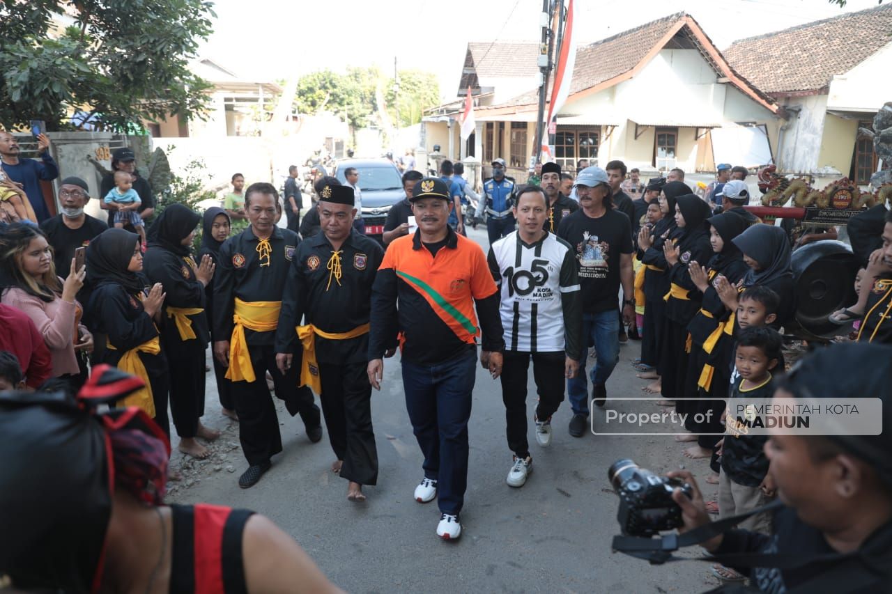 Foto 10 dari 14: PSHWTM Peringati HUT Kemerdekaan dengan Berbagi, Wali Kota Apresiasi