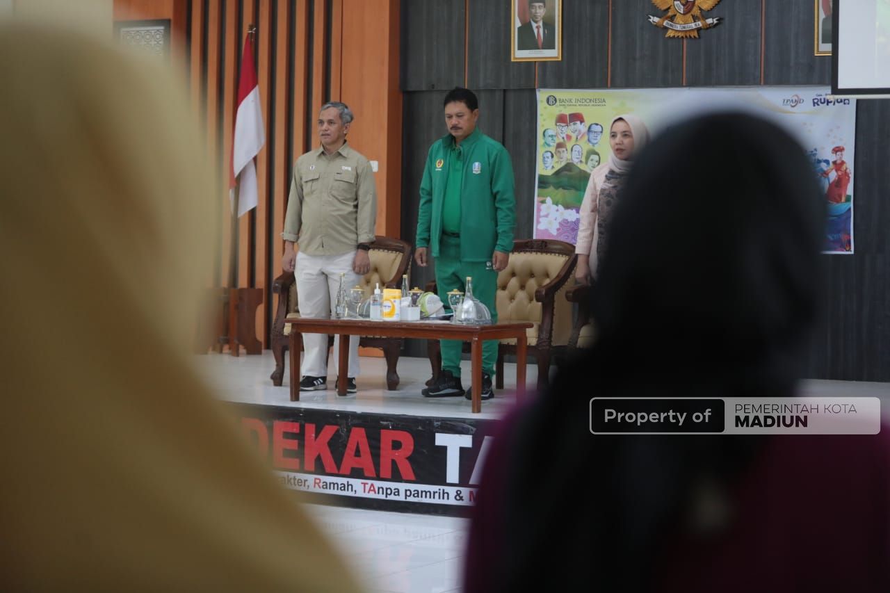 Foto 8 dari 9: Sosialisasi Cinta, Bangga, dan Paham Rupiah, Wali Kota Ajak Masyarakat Bijak dalam Menggunakan Uang