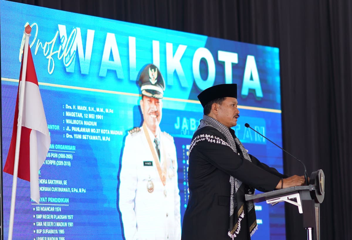 Foto 3 dari 9: Resmikan Pesawat Ma'had Aisyah Ummul Mukminin, Wali Kota Harap Jadi Pendukung Program Generasi Emas 2045