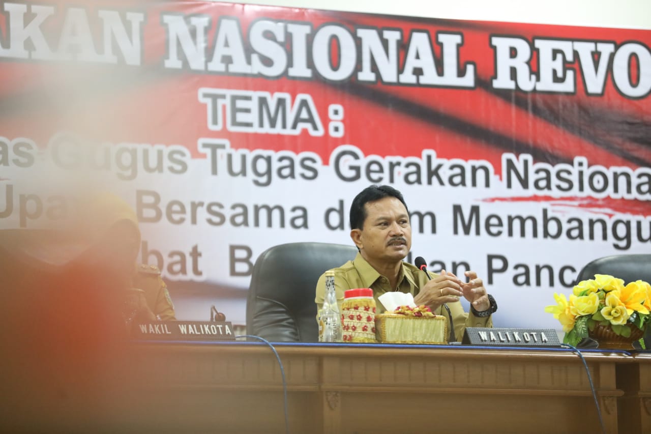 Foto utama berita: Jadi Narsum Sosialisasi Gerakan Nasional Revolusi Mental, Wali Kota Tekankan ASN Harus Bermental Melayani
