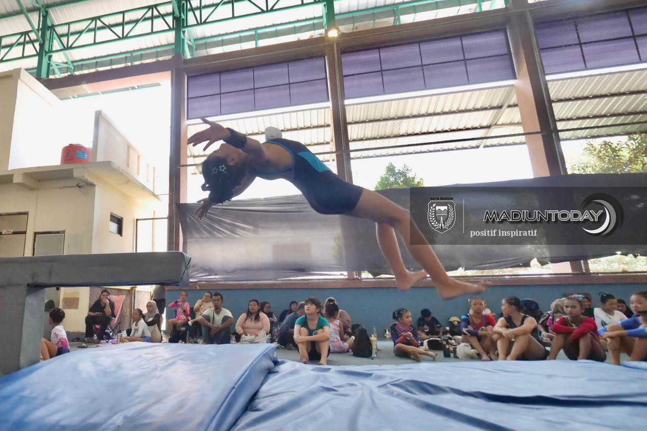 Foto 8 dari 13: Puluhan Pesenam Muda Kota Madiun Unjuk Aksi di Kejurkot Gymnastic 2026