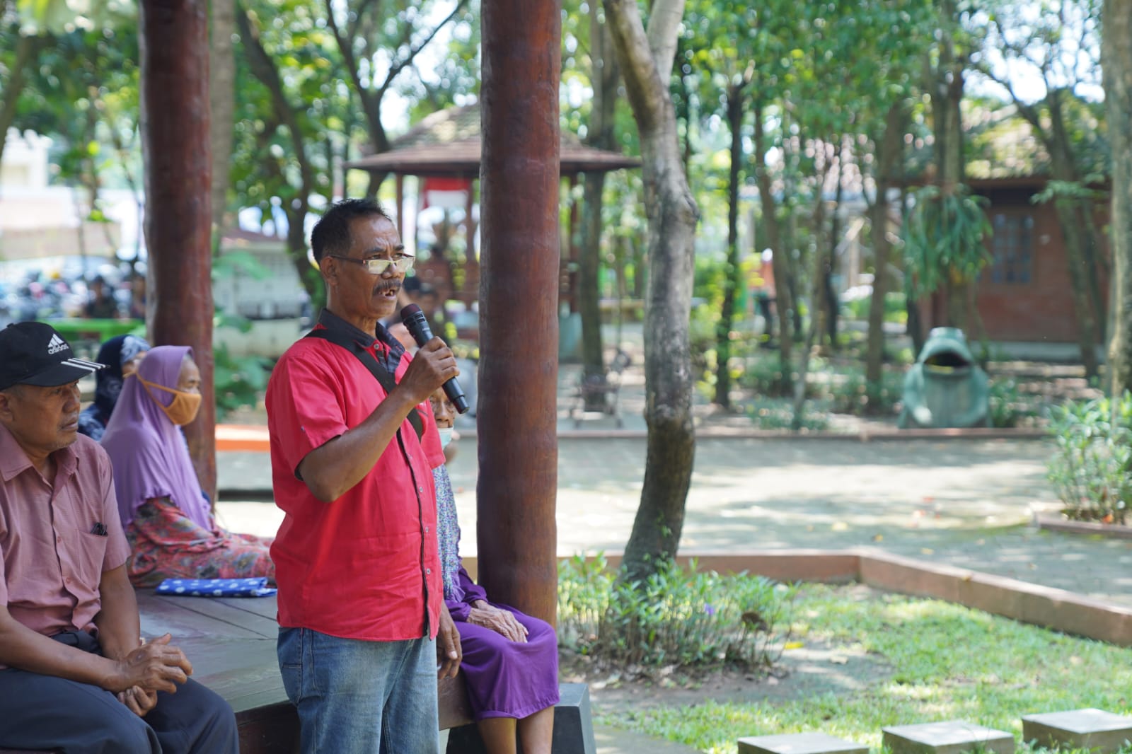 Foto 6 dari 10: Sambangi Warga di Kelurahan Ngegong, Wali Kota Ajak Warga Jaga Kerukunan dan Aktif Ikuti Pembangunan