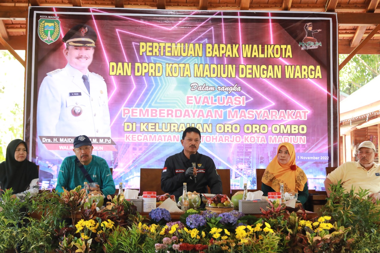 Foto 3 dari 15: Gowes Tiga Kelurahan, Wali Kota Serahkan Penghargaan Lomba Idol Hingga Cek Pembangunan Kota
