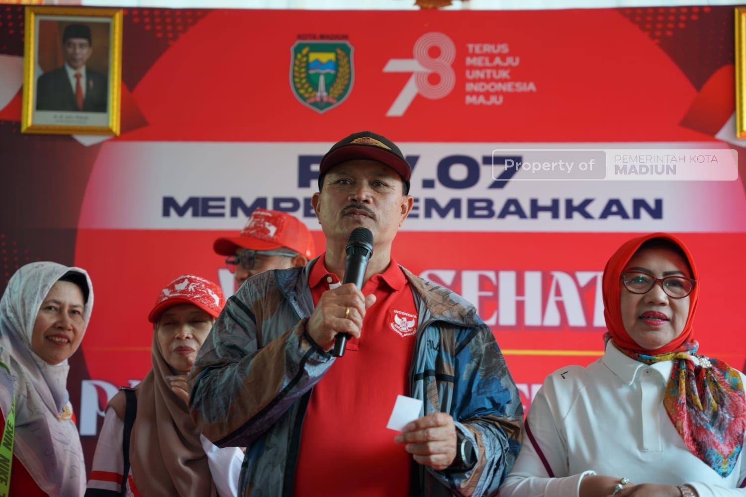 Foto utama berita: Hadiri Giat Warga RW 07 Perumahan Taman Asri, Wali Kota Apresiasi Kekompakan dan Kerukunan Warga