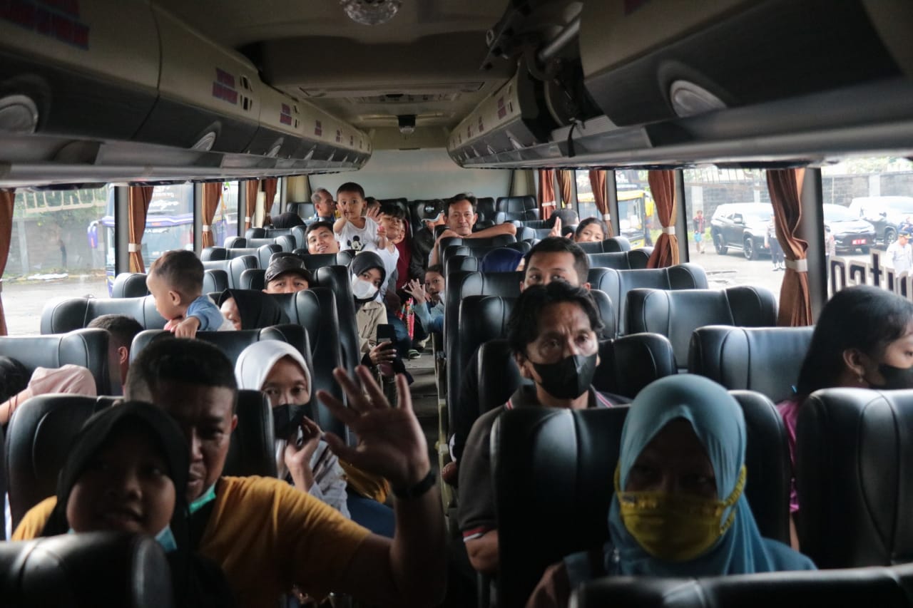 Foto 8 dari 10: Berangkatkan Balik Gratis, Wali Kota: Lebaran Jadi Aman, Berkesan, dan Nyaman