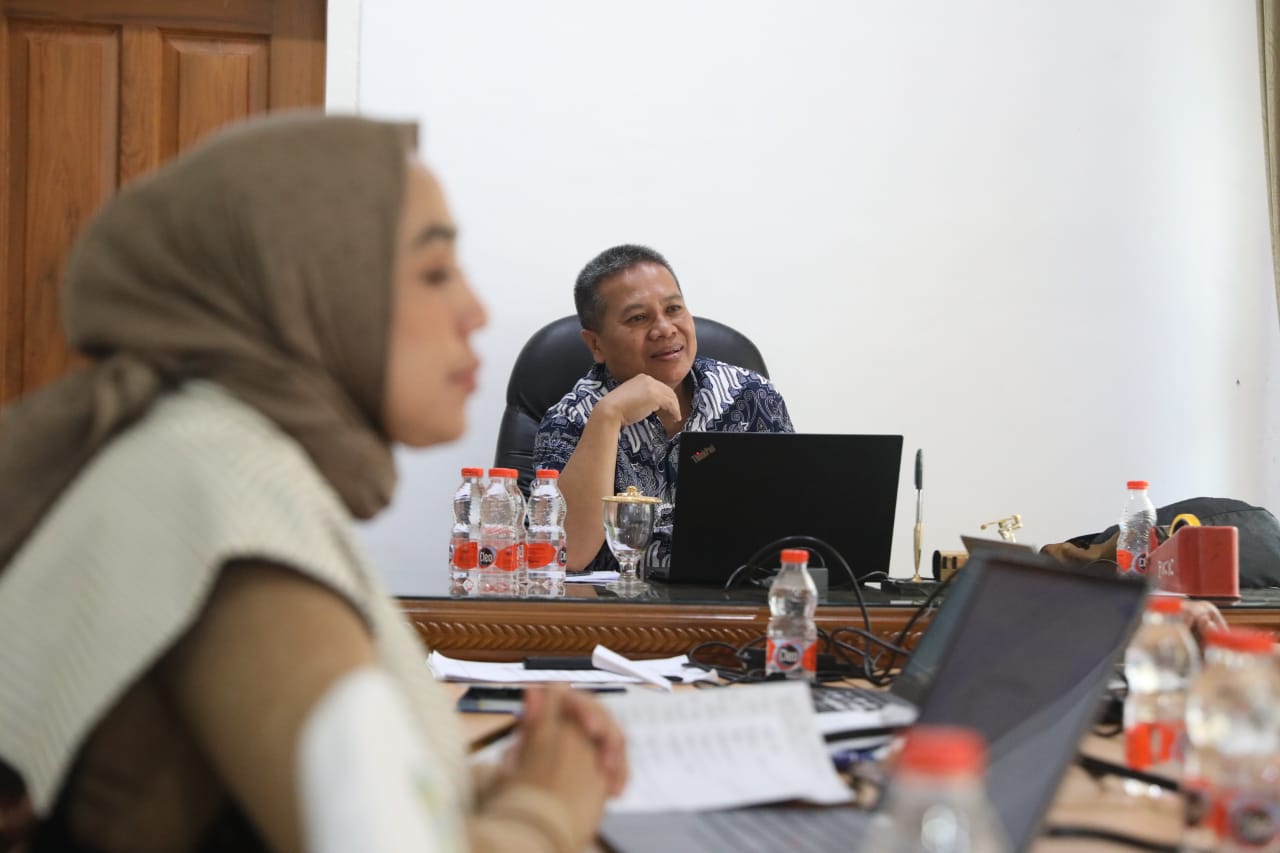 Foto 9 dari 10: Assessment Dengan Tim UT Berlanjut, Pimpinan Dewan, OPD, LSM Hingga Media Dijadwalkan Wawancara Hari Ini