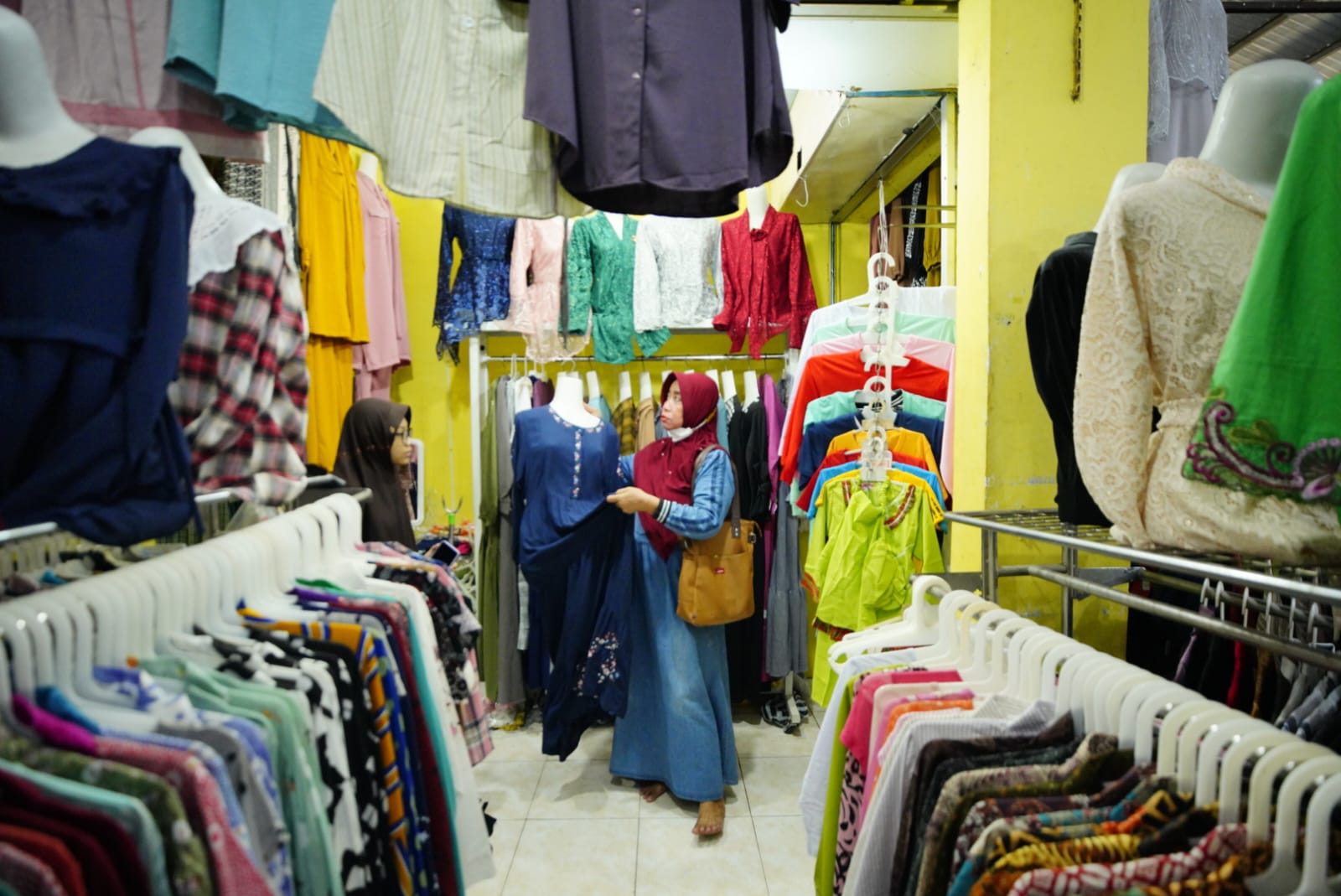 Foto 4 dari 8: Jelang Lebaran, Perputaran Ekonomi Di PBM Alami Peningkatan